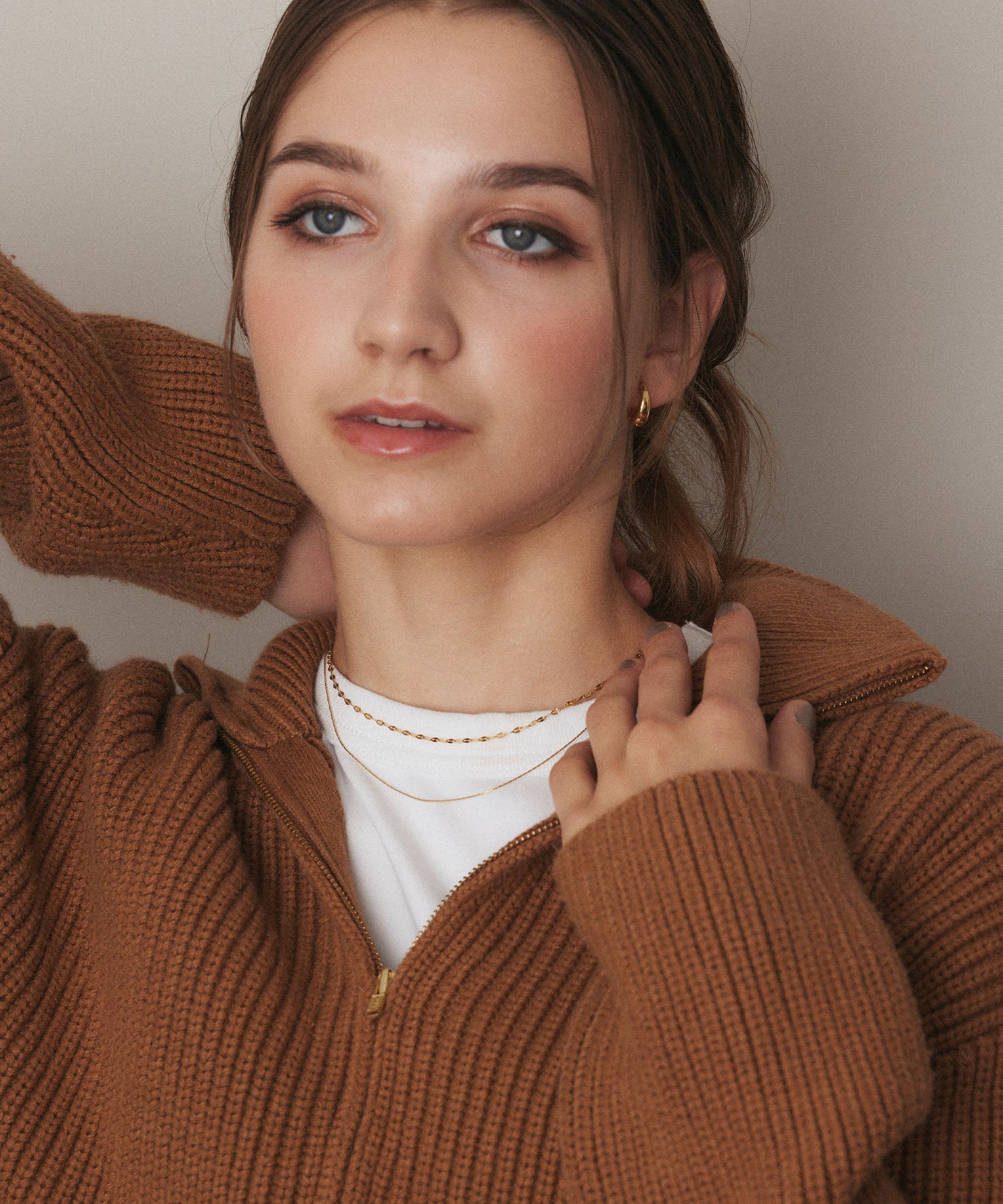 ドロップフープピアス ゴールド ピアス サージカルステンレス レディース メンズ ユニセックス ジェンダーレス 着用画像