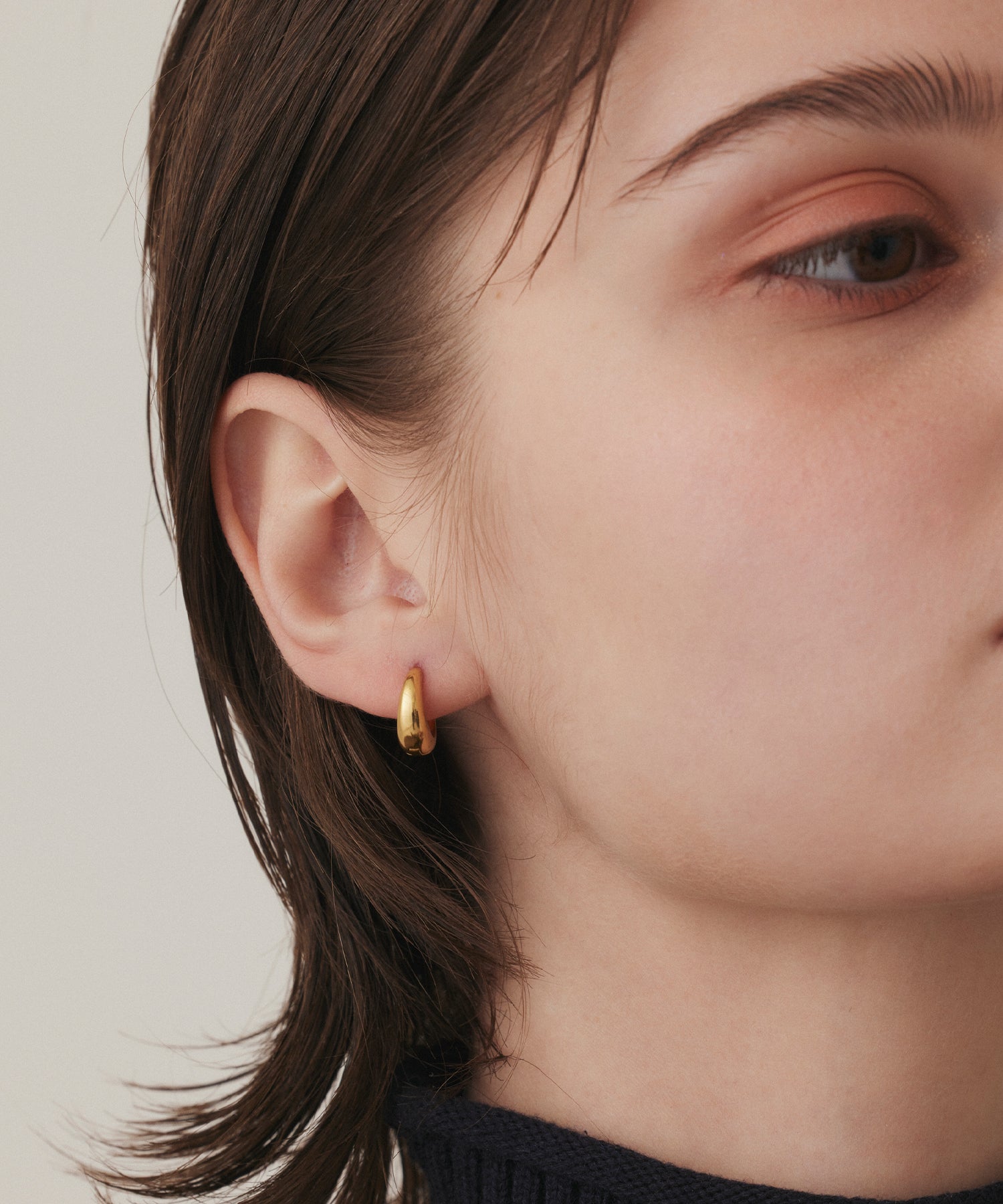 ドロップフープピアス ゴールド ピアス サージカルステンレス レディース メンズ ユニセックス ジェンダーレス 着用画像 サージカルステンレス 金属アレルギー プレゼント ギフト 高見え 高級感