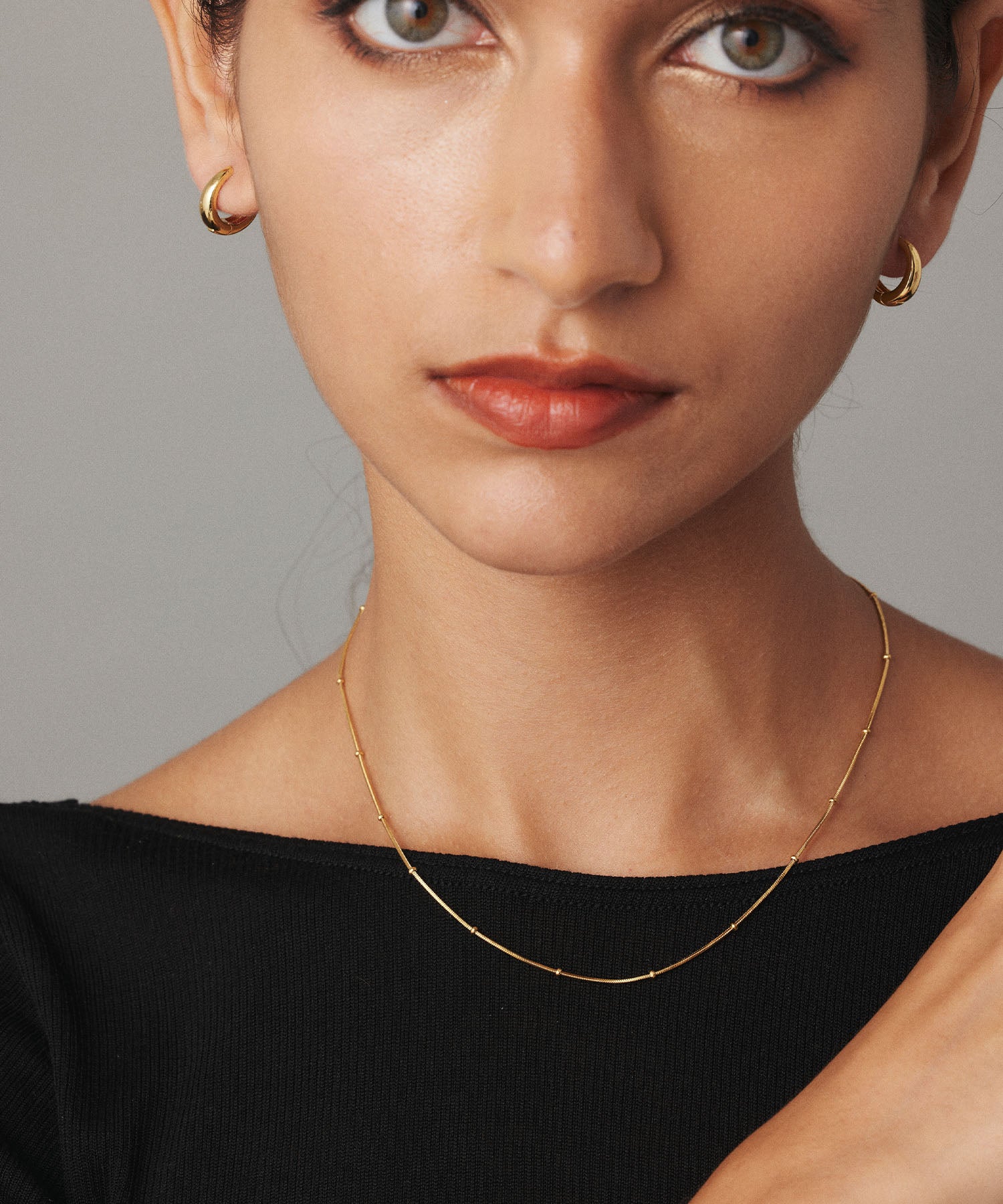 ドロップフープピアス ゴールド ピアス サージカルステンレス レディース メンズ ユニセックス ジェンダーレス 着用画像 付けっぱなし 金属アレルギー 高見え 高級感