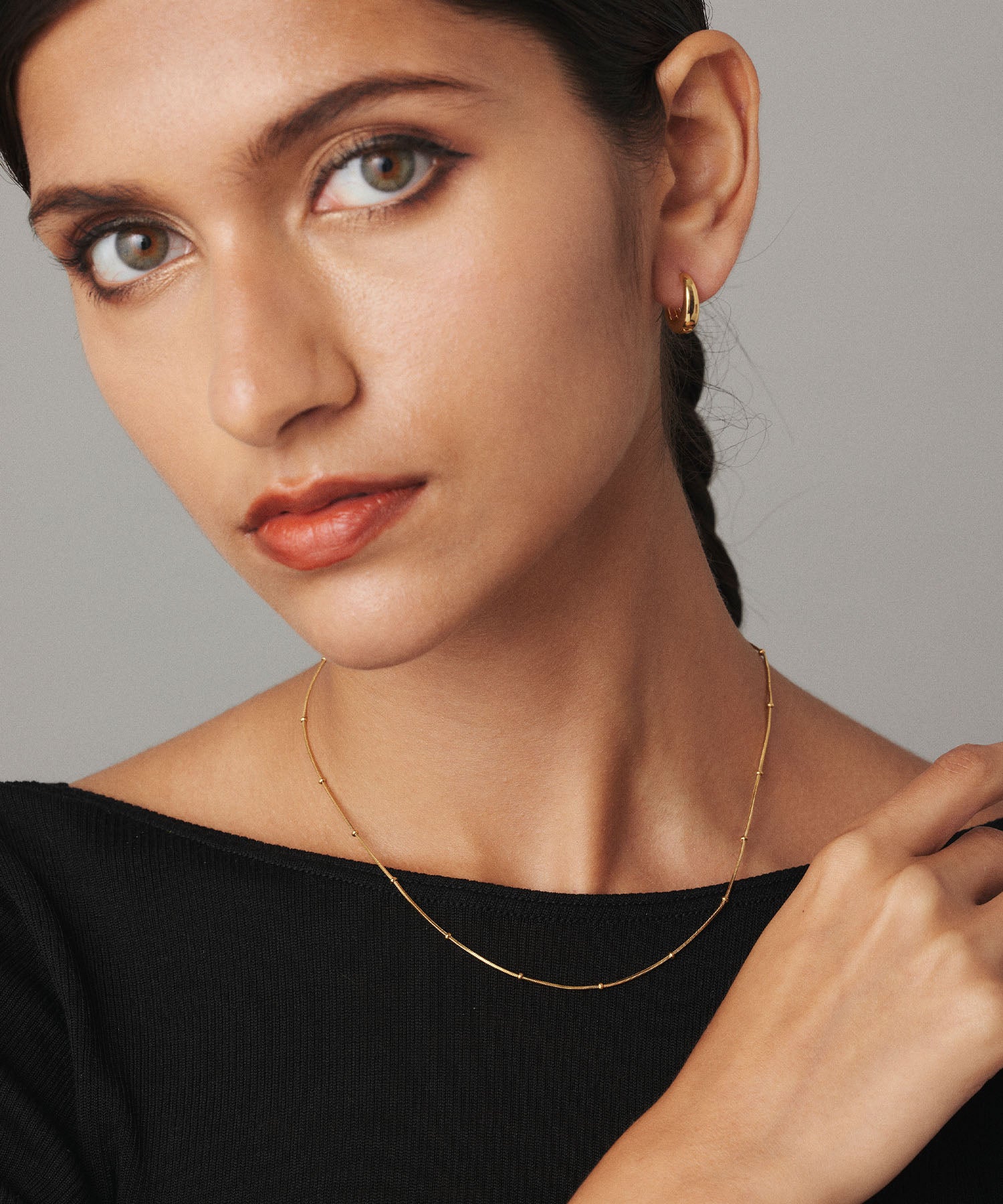 ドロップフープピアス ゴールド ピアス サージカルステンレス レディース メンズ ユニセックス ジェンダーレス 着用画像 付けっぱなし 金属アレルギー 高見え 高級感