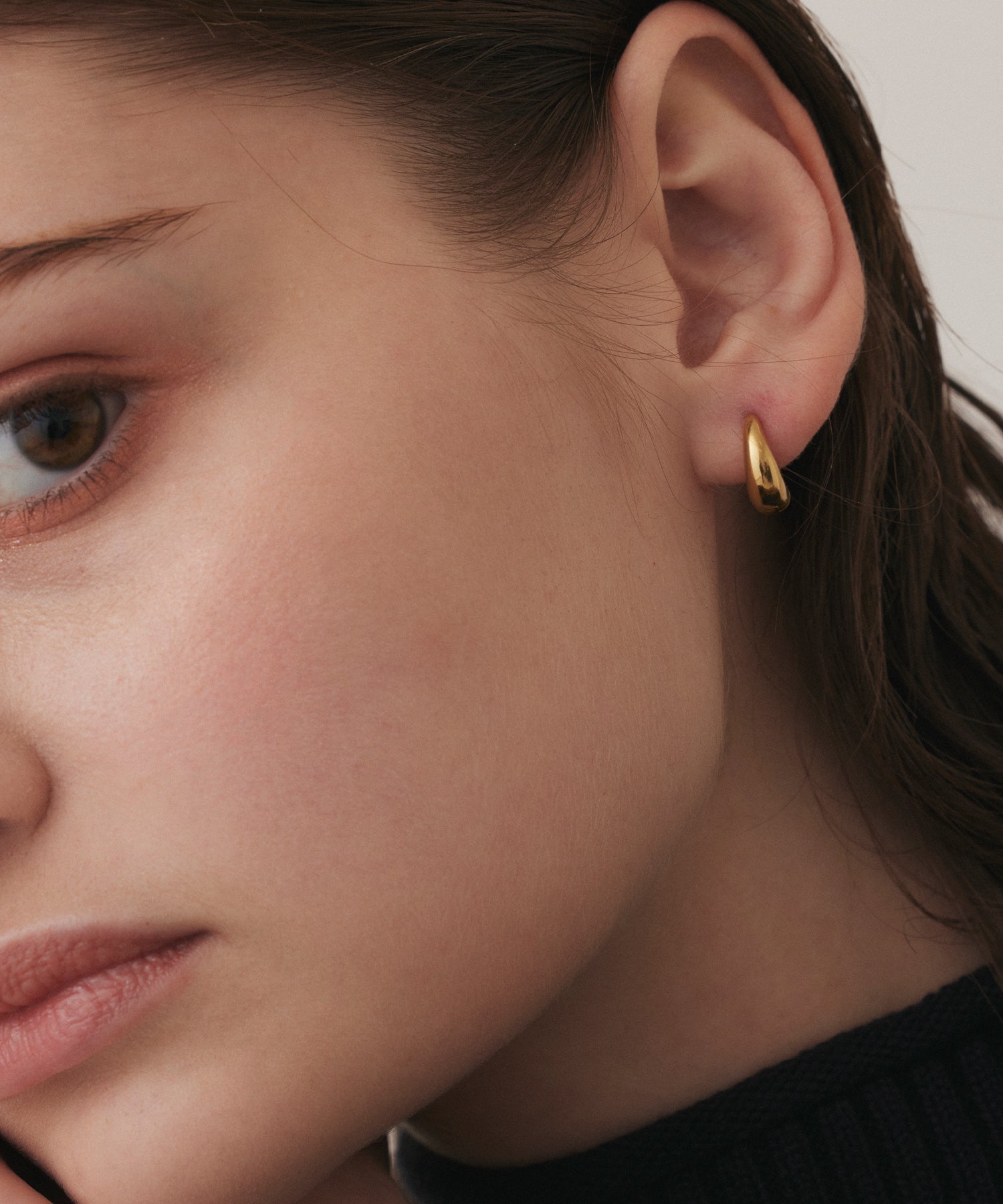 ドロップフープピアス ゴールド ピアス サージカルステンレス レディース メンズ ユニセックス ジェンダーレス 着用画像 サージカルステンレス 金属アレルギー プレゼント ギフト 高見え 高級感