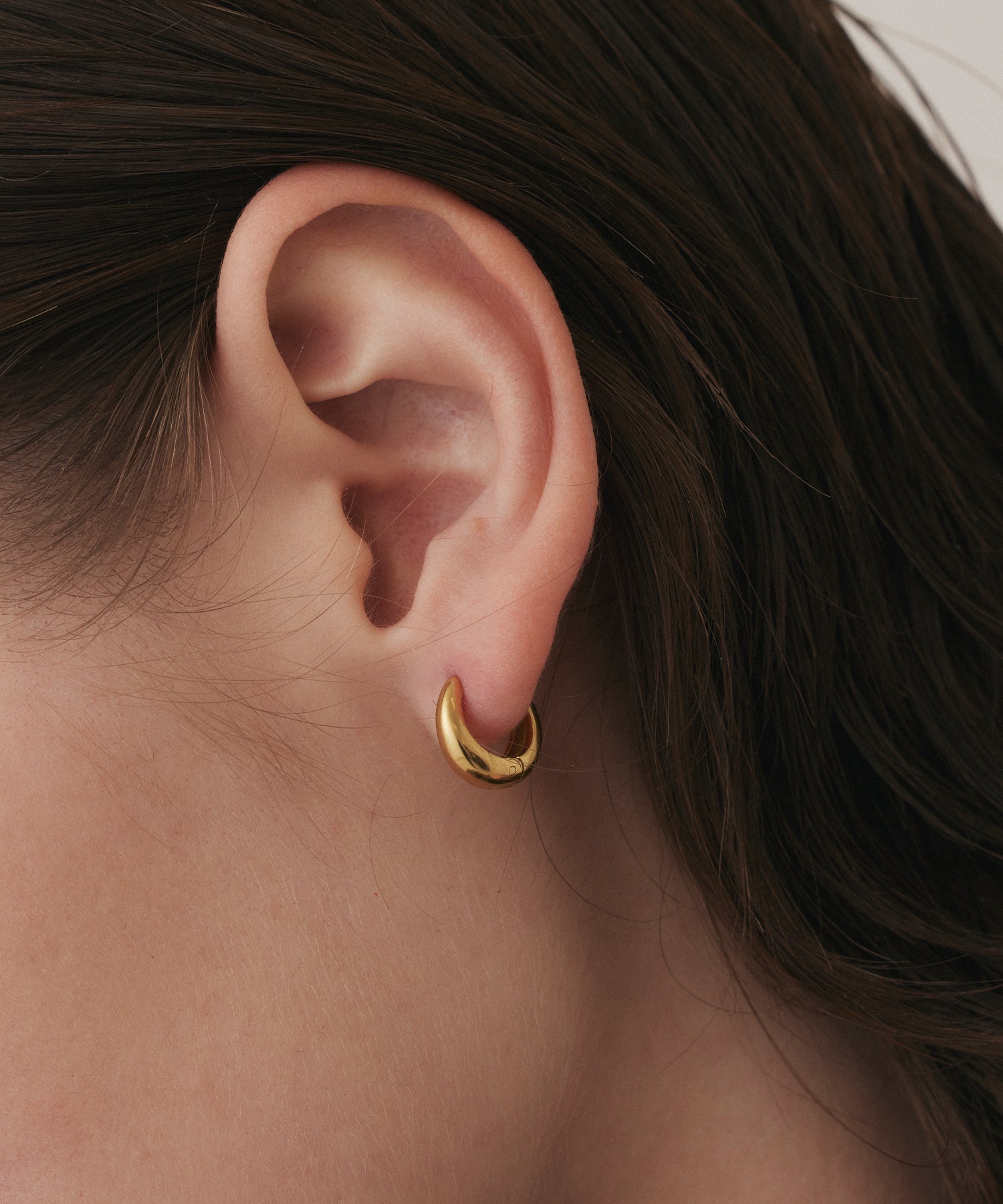 ドロップフープピアス ゴールド ピアス サージカルステンレス レディース メンズ ユニセックス ジェンダーレス 着用画像 サージカルステンレス 金属アレルギー プレゼント ギフト 高見え 高級感