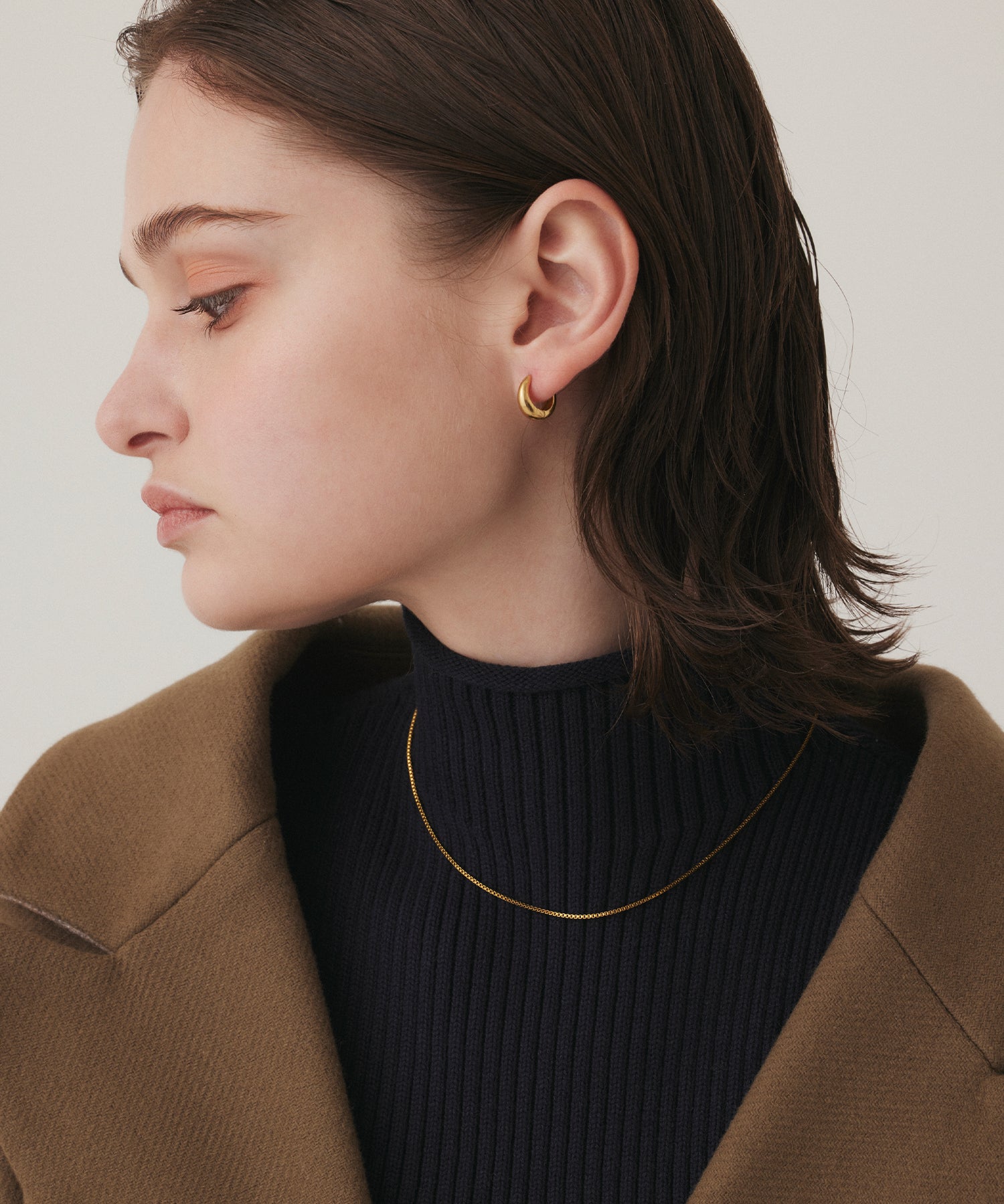 ドロップフープピアス ゴールド ピアス サージカルステンレス レディース メンズ ユニセックス ジェンダーレス 着用画像