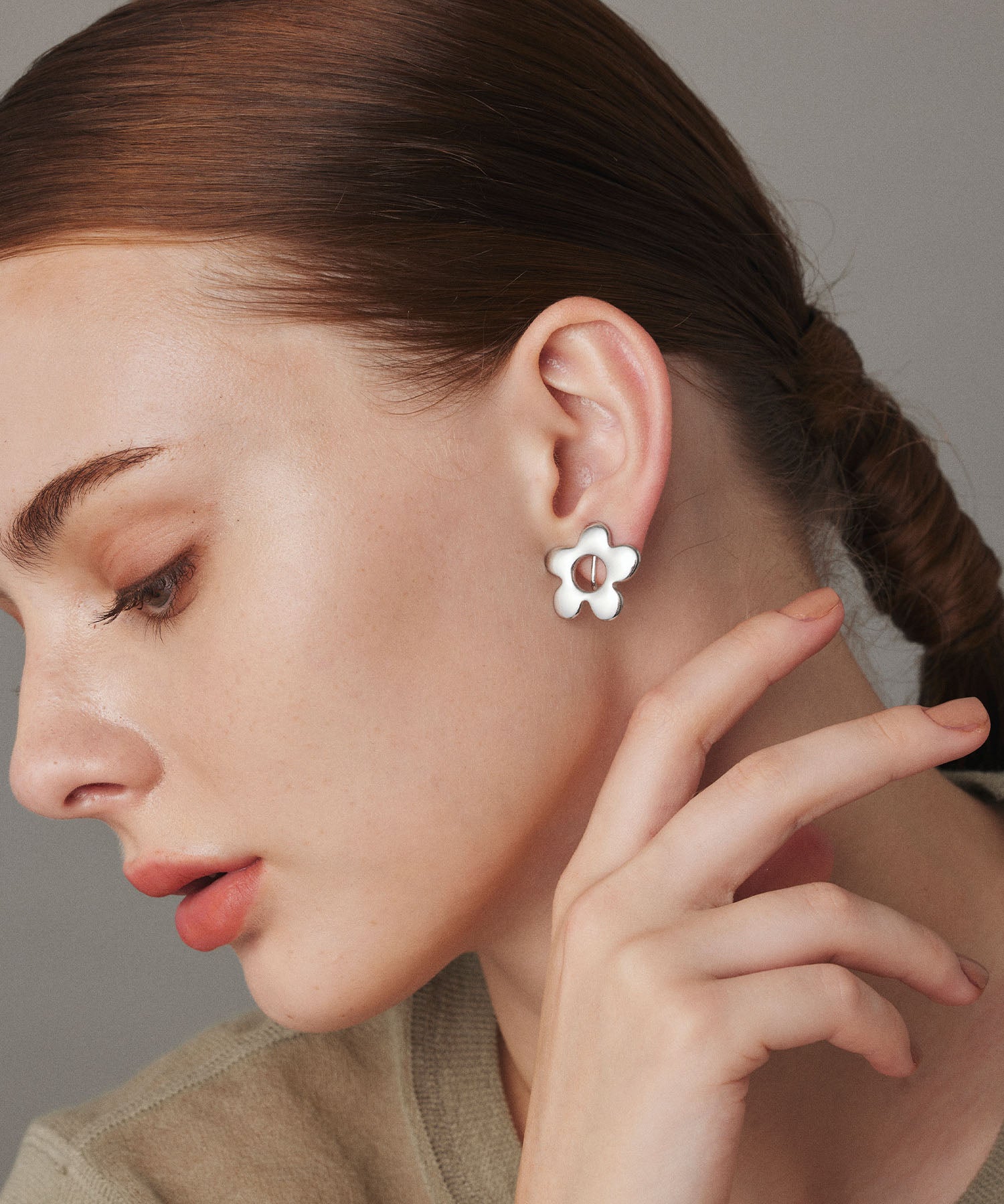 シルバー デイジーイヤリング 金属アレルギー対応 サージカルステンレス