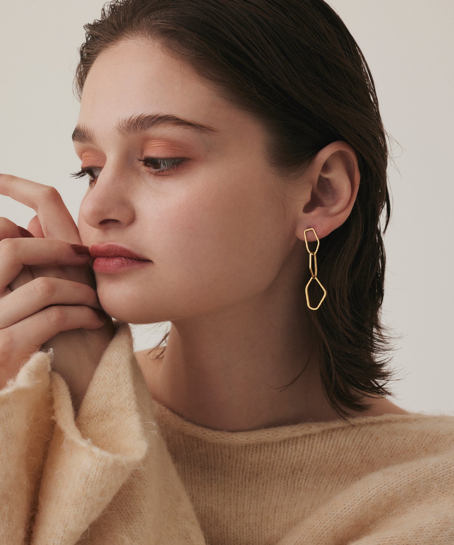 ゴールド クルックドサークルピアス 金属アレルギー対応 サージカルステンレス