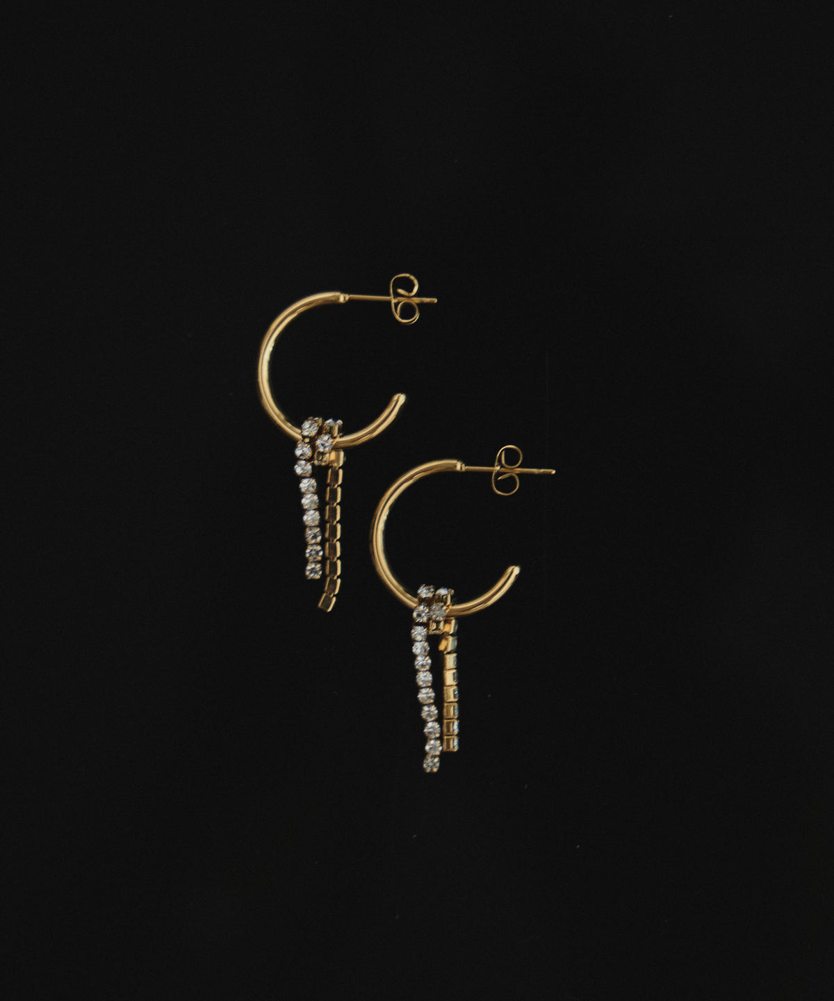 ゴールド]ノットビジューピアス