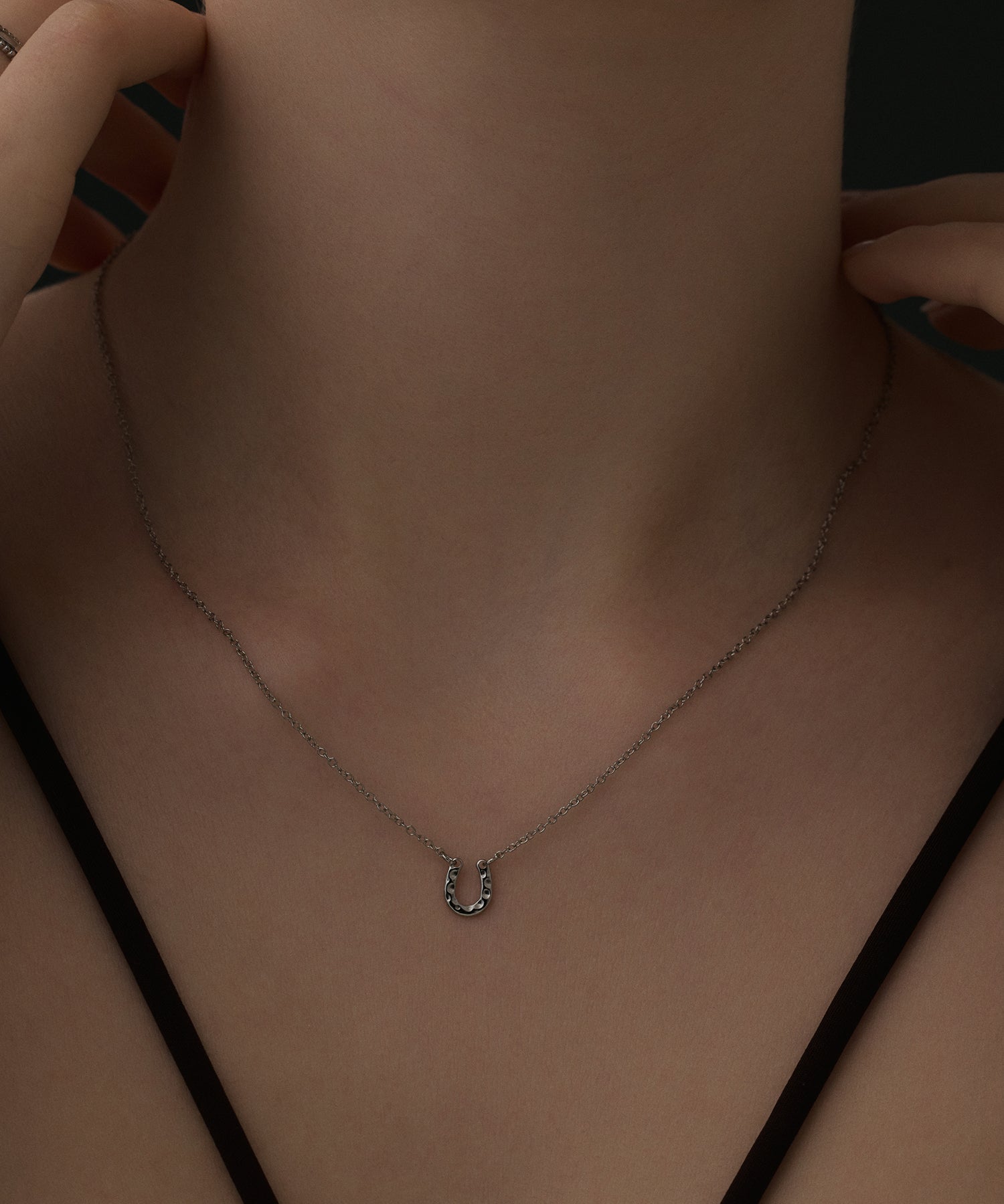 シルバー ホースシューネックレス 金属アレルギー対応 サージカルステンレス