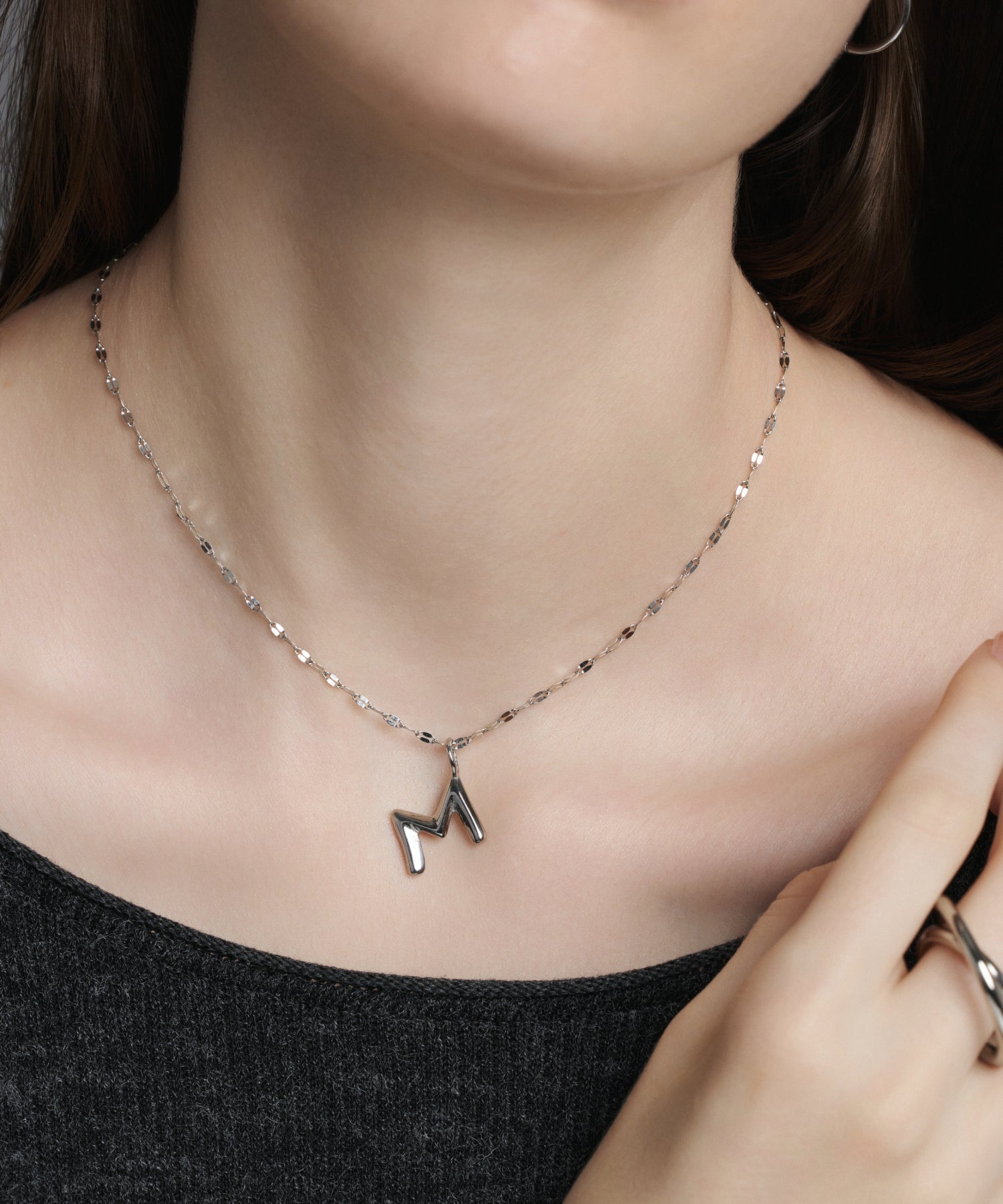 シルバー オリジナルイニシャルチャーム(M) 金属アレルギー対応 サージカルステンレス