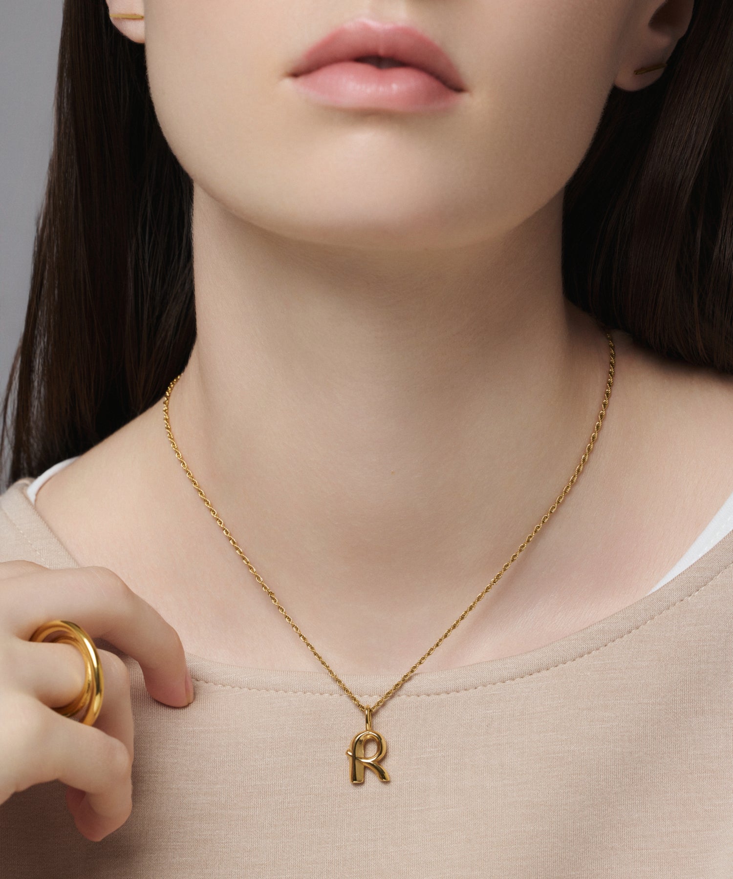 ゴールド オリジナルイニシャルチャーム(R) 金属アレルギー対応 サージカルステンレス