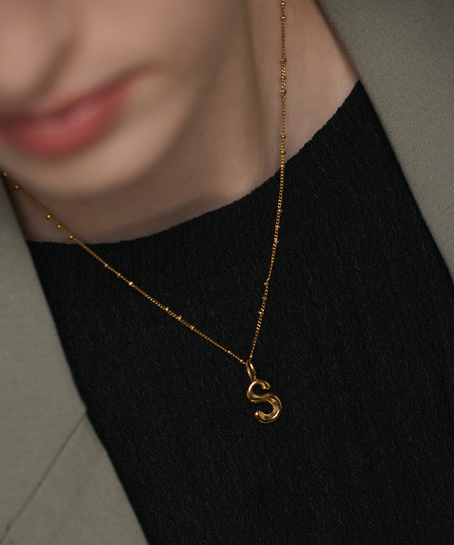 ゴールド オリジナルイニシャルチャーム(S) 金属アレルギー対応 サージカルステンレス