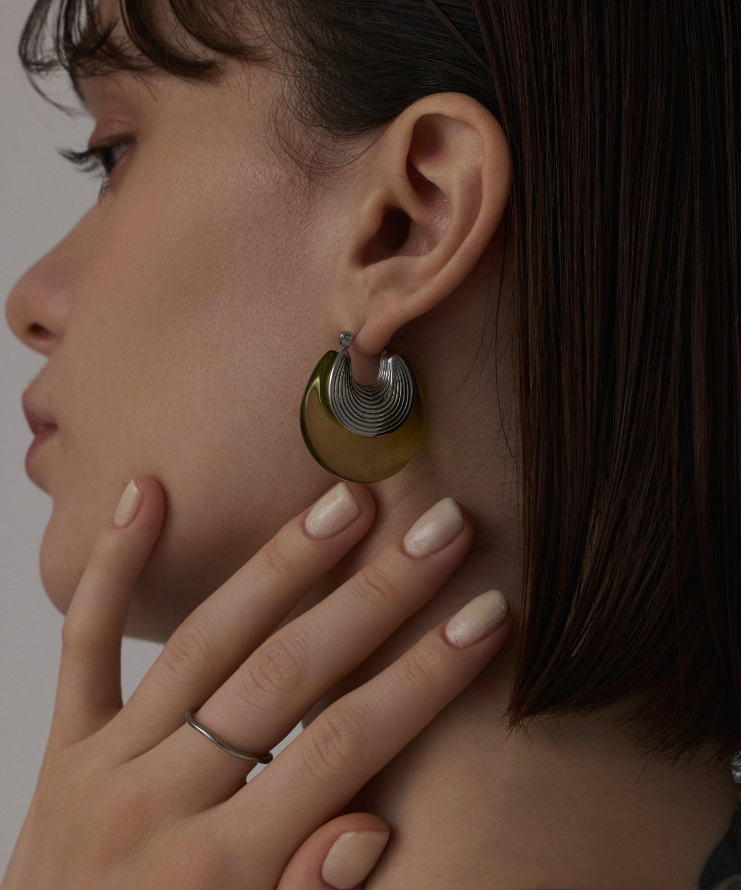 シルバー]クリアシェルピアス – CENE