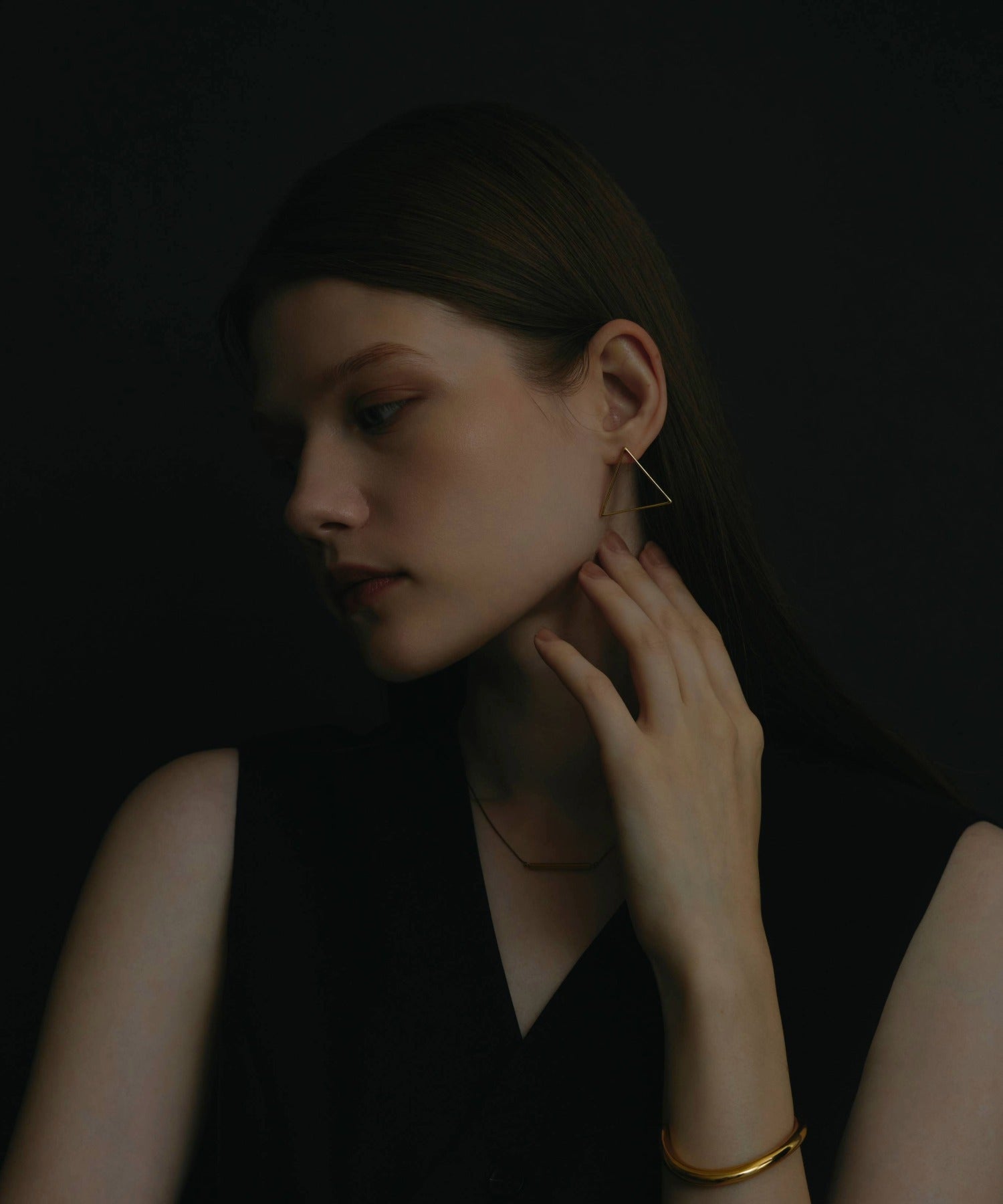 CENE セネ サージカルステンレス 金属アレルギー プレゼント ギフト 高見え 高級感 ゴールド ライントライアドピアス デルタ型 トライアングル 三角