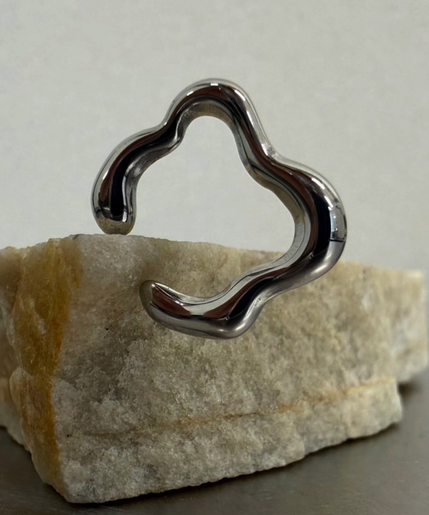 【展覽產品(預定於六月底出貨】[銀色Nuance 花卉耳環