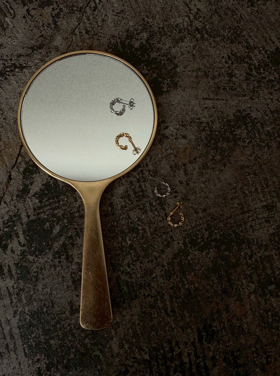 シルバー タイニーツイストピアス 金属アレルギー対応 サージカルステンレス