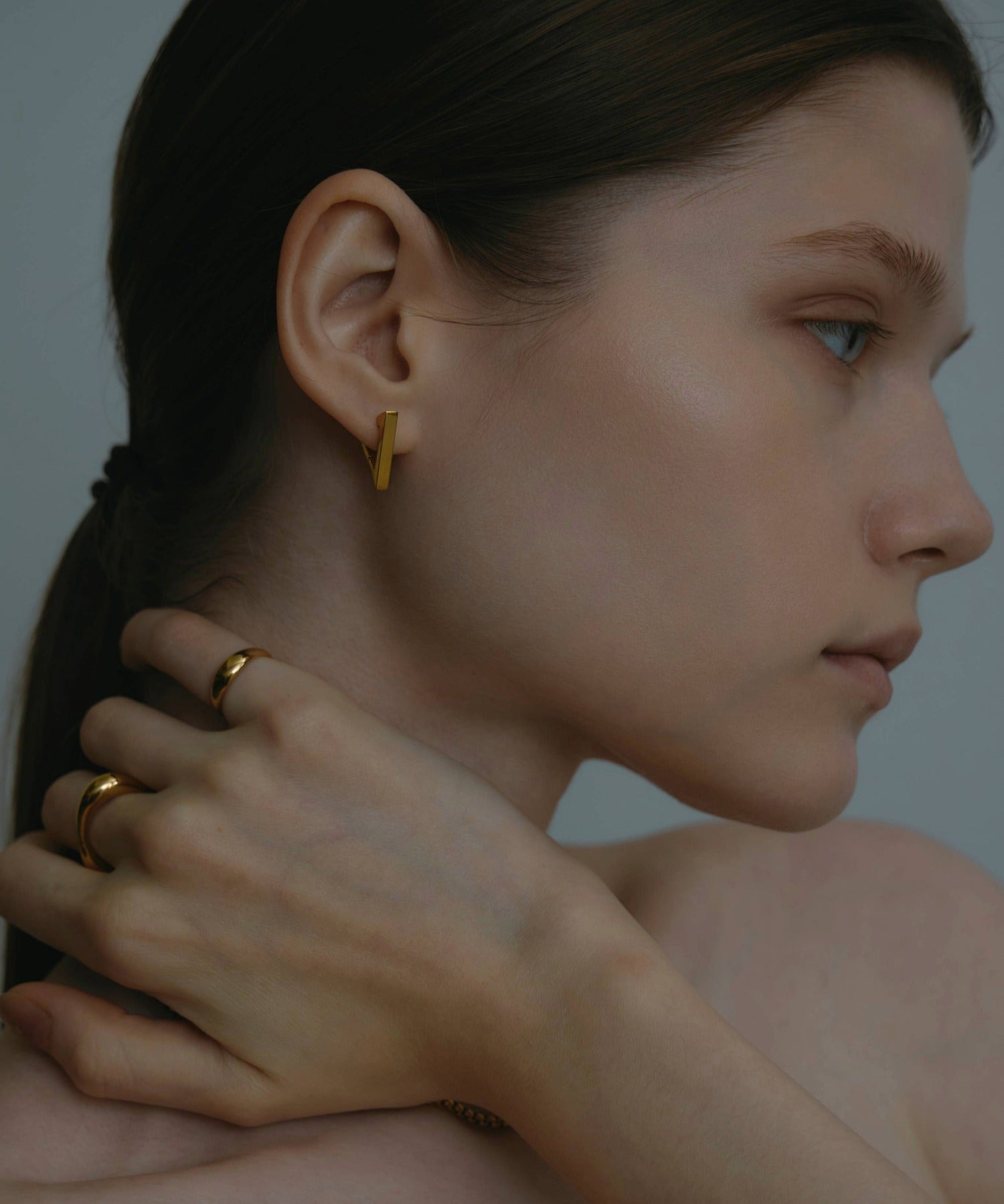 CENE ゴールド ボールドデルタフープピアス デルタ型 トライアングル 三角 サージカルステンレス 金属アレルギー対応 プレゼント ギフト 高見え 高級感