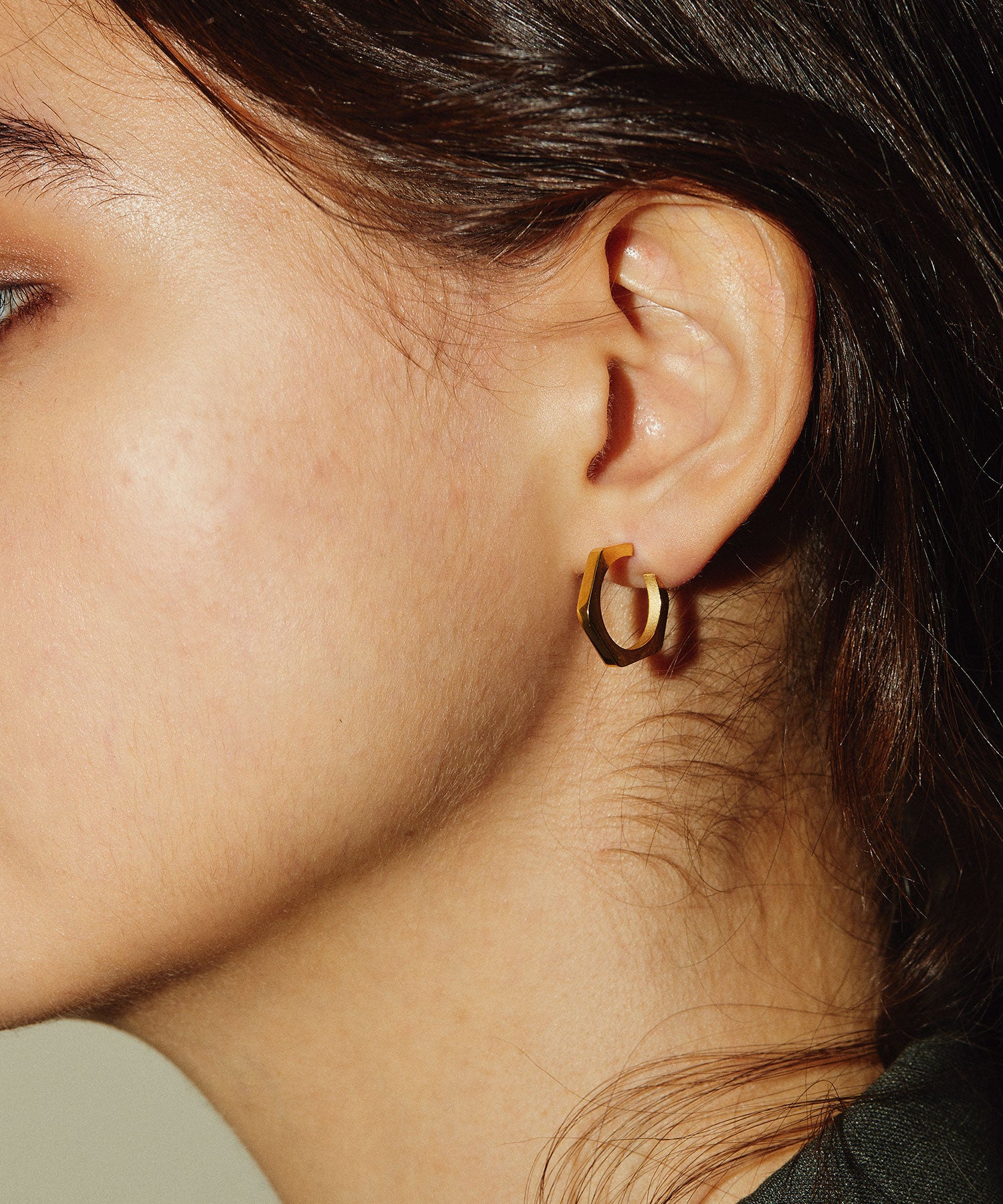 ゴールド ハークアングルピアス 金属アレルギー対応 サージカルステンレス