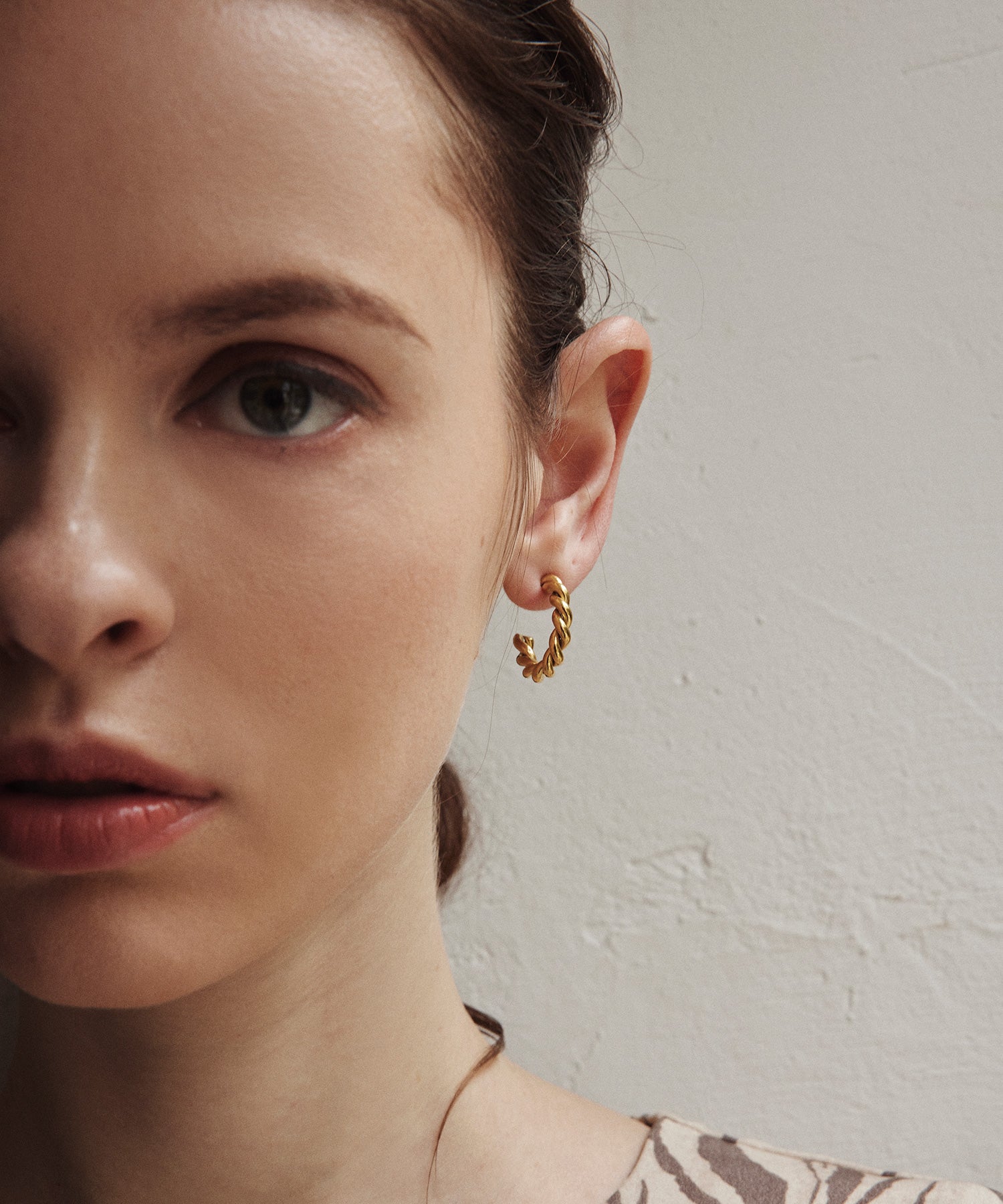 ゴールド ツイストフープピアス 金属アレルギー対応 サージカルステンレス