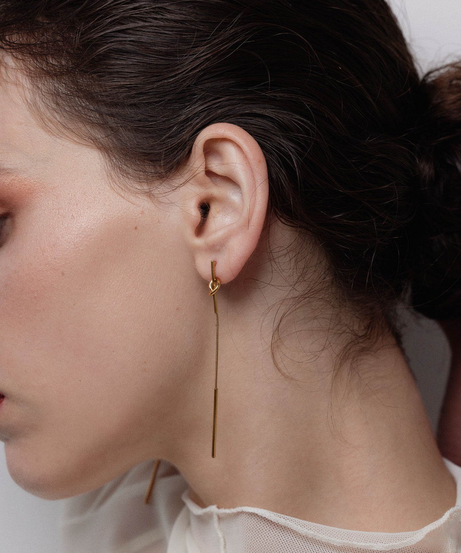 ゴールド ノットラインピアス 金属アレルギー対応 サージカルステンレス