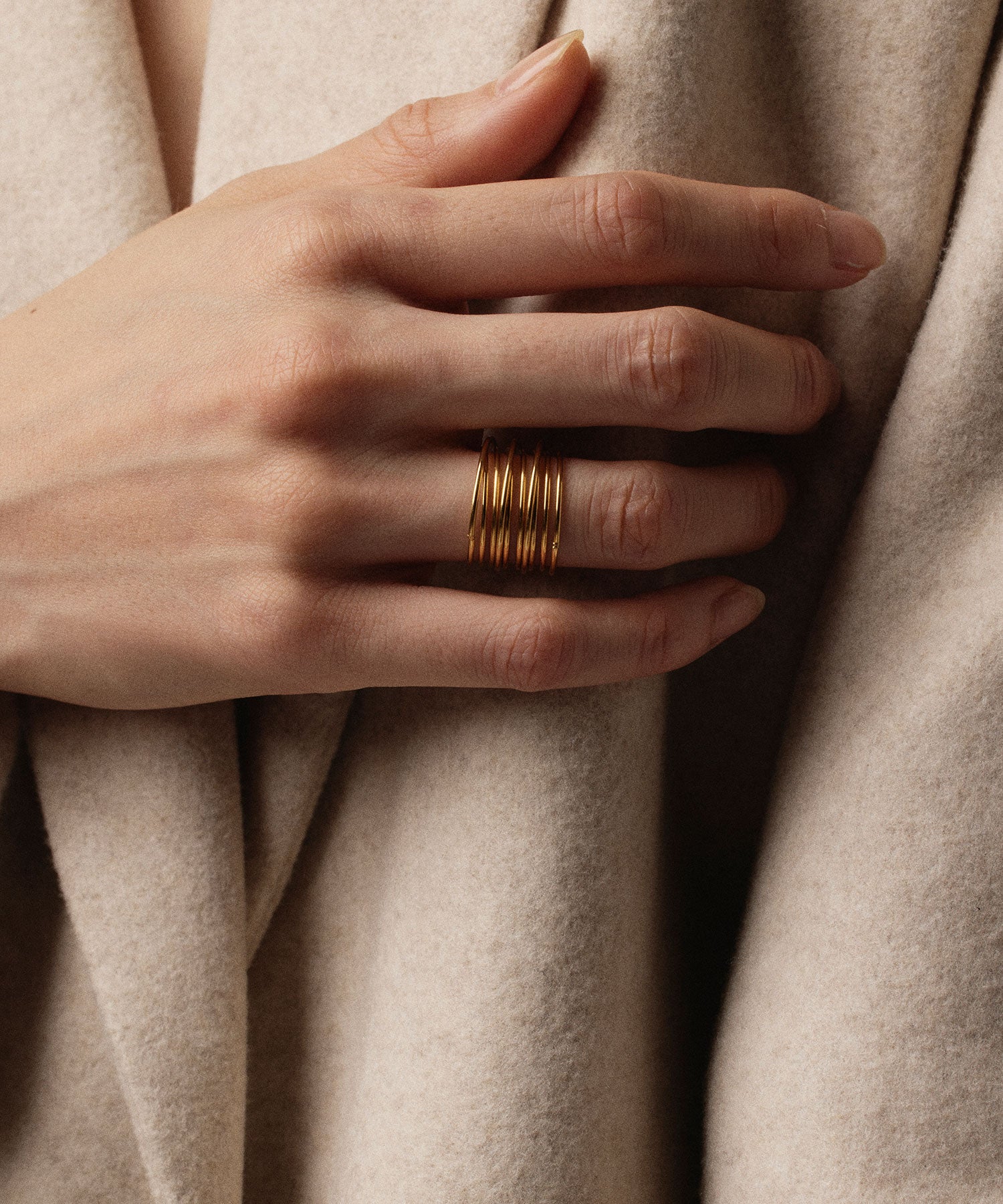 ゴールド オーバラッピングリング 金属アレルギー対応 サージカルステンレス