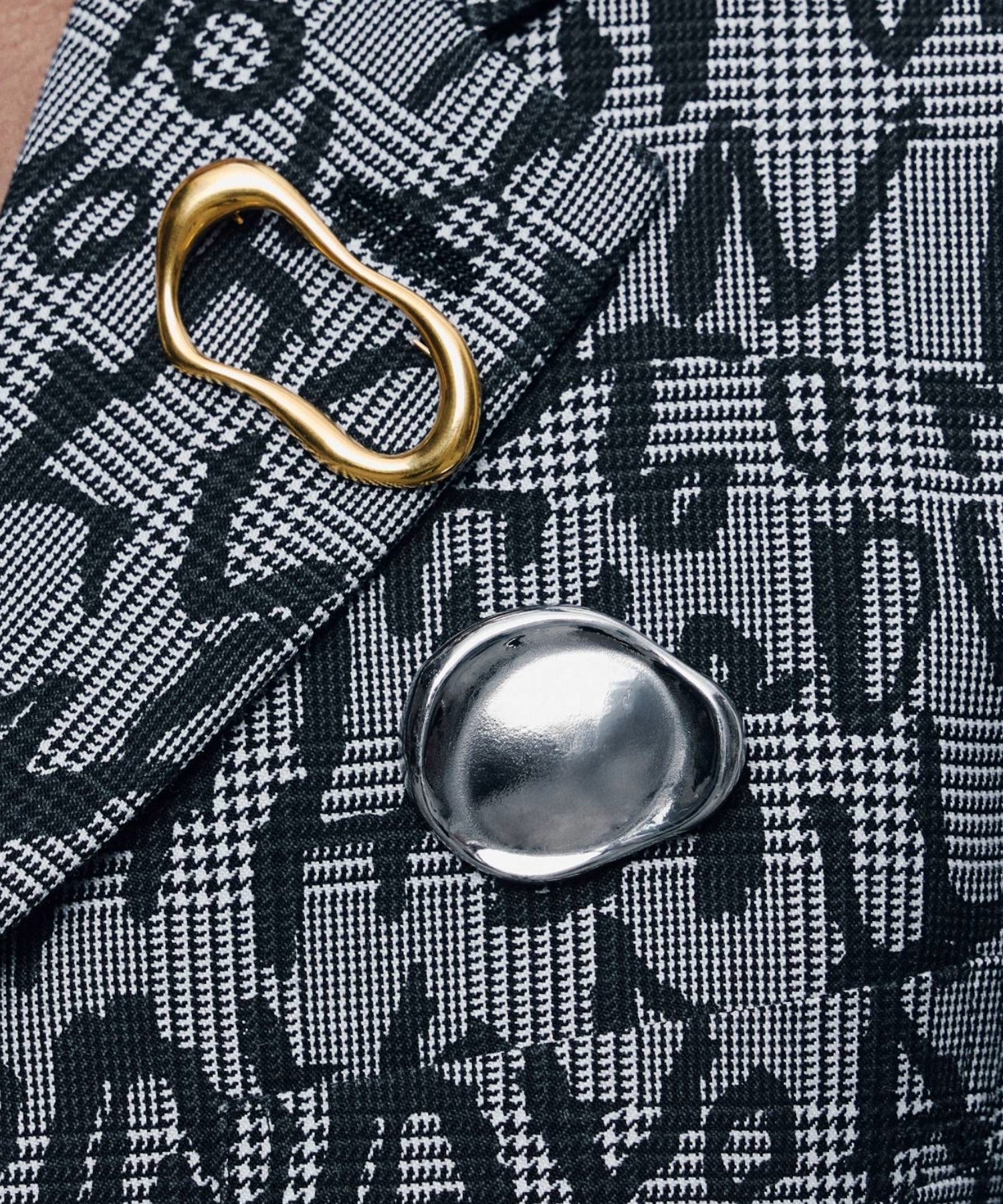 [シルバー]モルテンフォームブローチ