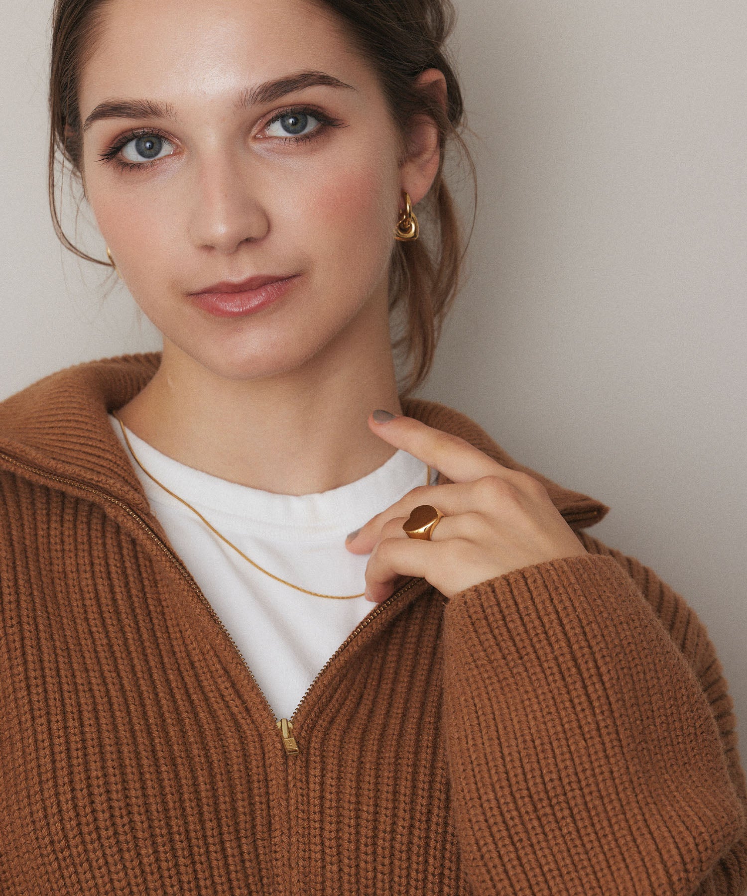 ゴールド]ニュアンスハートフープピアス