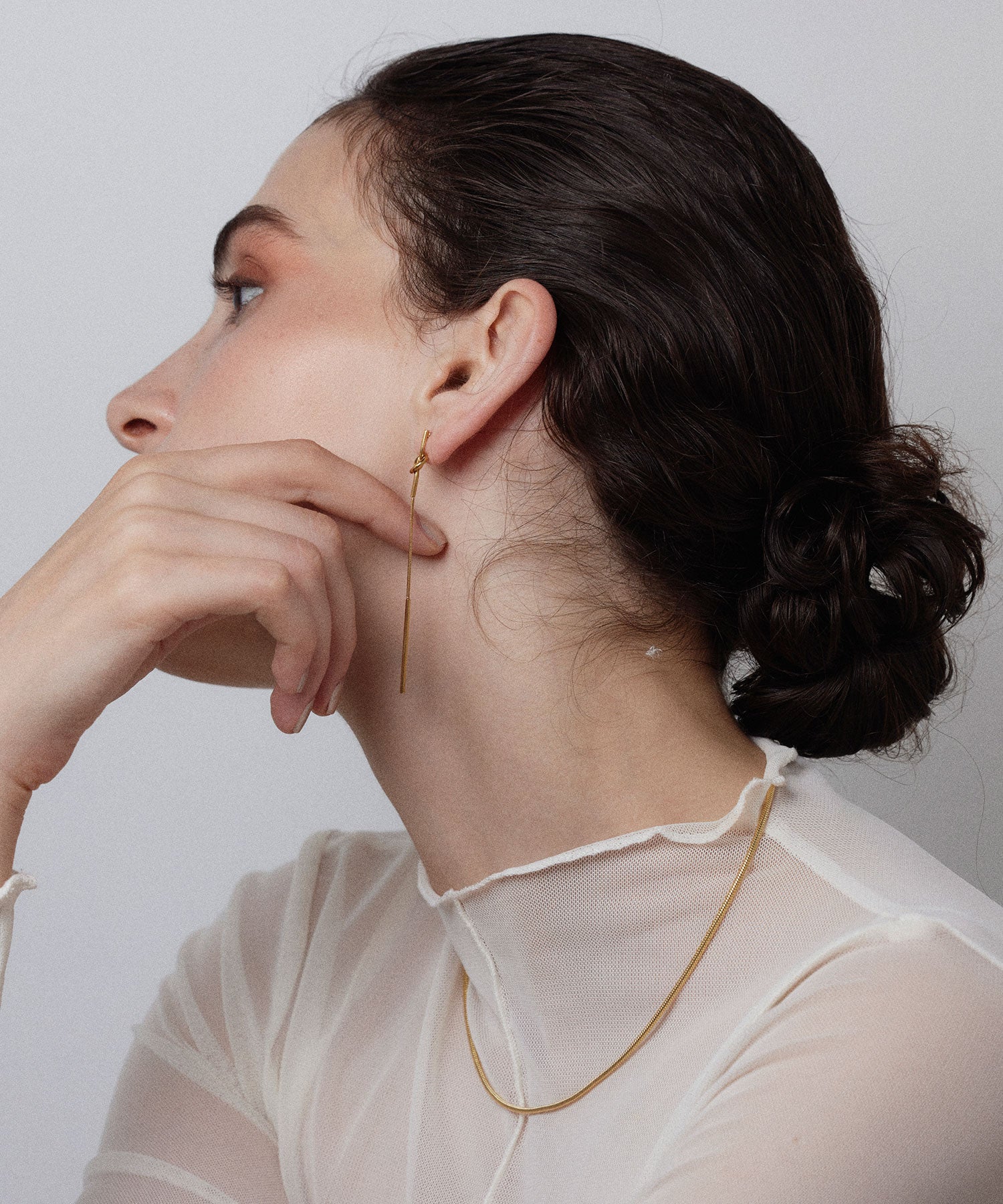 Macy's 14Kゴールド ノットデザインピアス Italian Gold Love Knot Polished & Textured Stud Earrings in