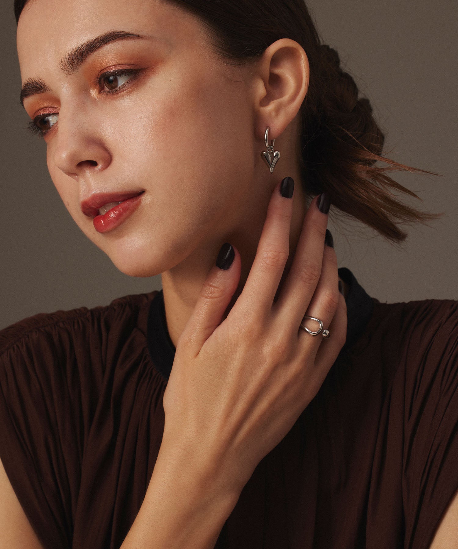 [Silver] Line Heart Hoop Earrings