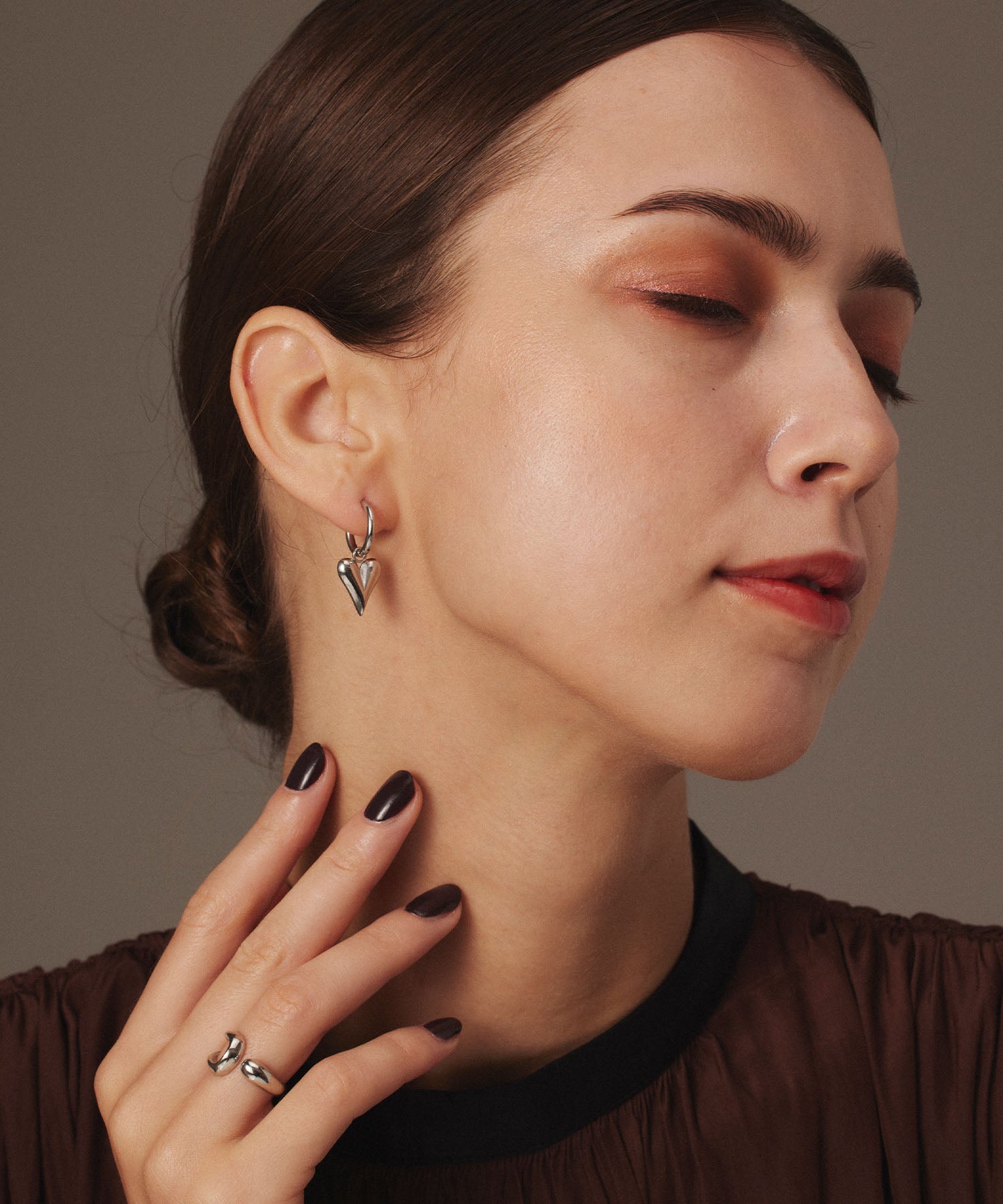 [Silver] Line Heart Hoop Earrings