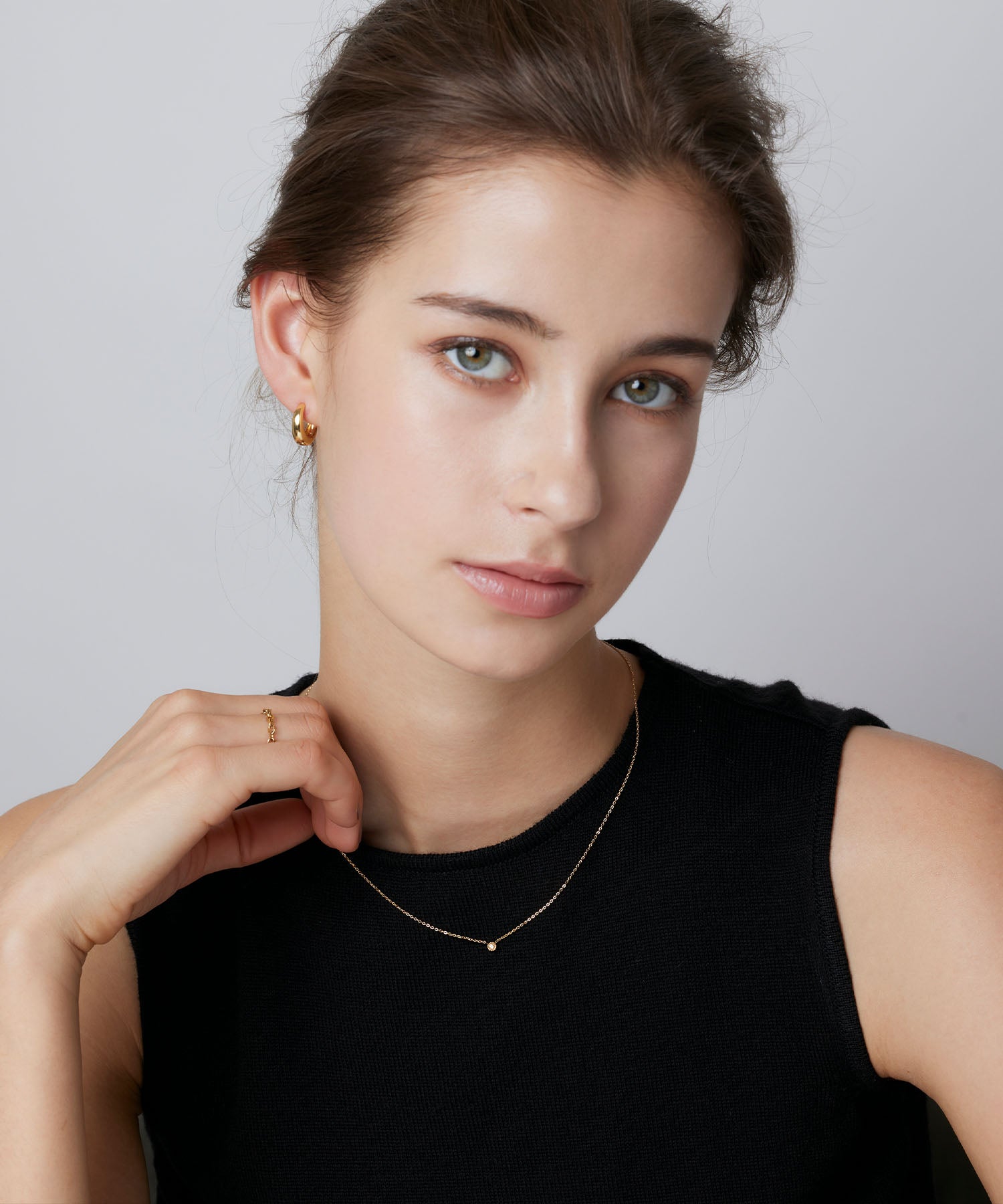 ドロップフープピアス　ゴールド　ピアス　サージカルステンレス　レディース　メンズ　ユニセックス　ジェンダーレス　着用画像　付けっぱなし　金属アレルギー