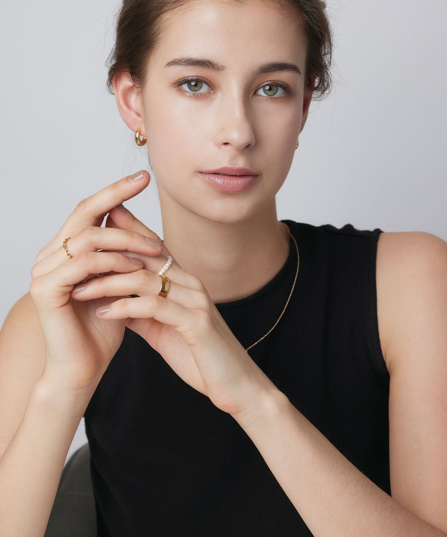 ドロップフープピアス　ゴールド　ピアス　サージカルステンレス　レディース　メンズ　ユニセックス　ジェンダーレス　着用画像　付けっぱなし　金属アレルギー　高見え　高級感