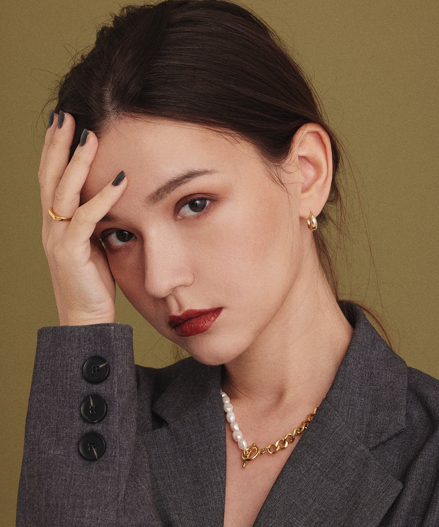 ドロップフープピアス　ゴールド　ピアス　サージカルステンレス　レディース　メンズ　ユニセックス　ジェンダーレス　着用画像　付けっぱなし　金属アレルギー　高見え　高級感