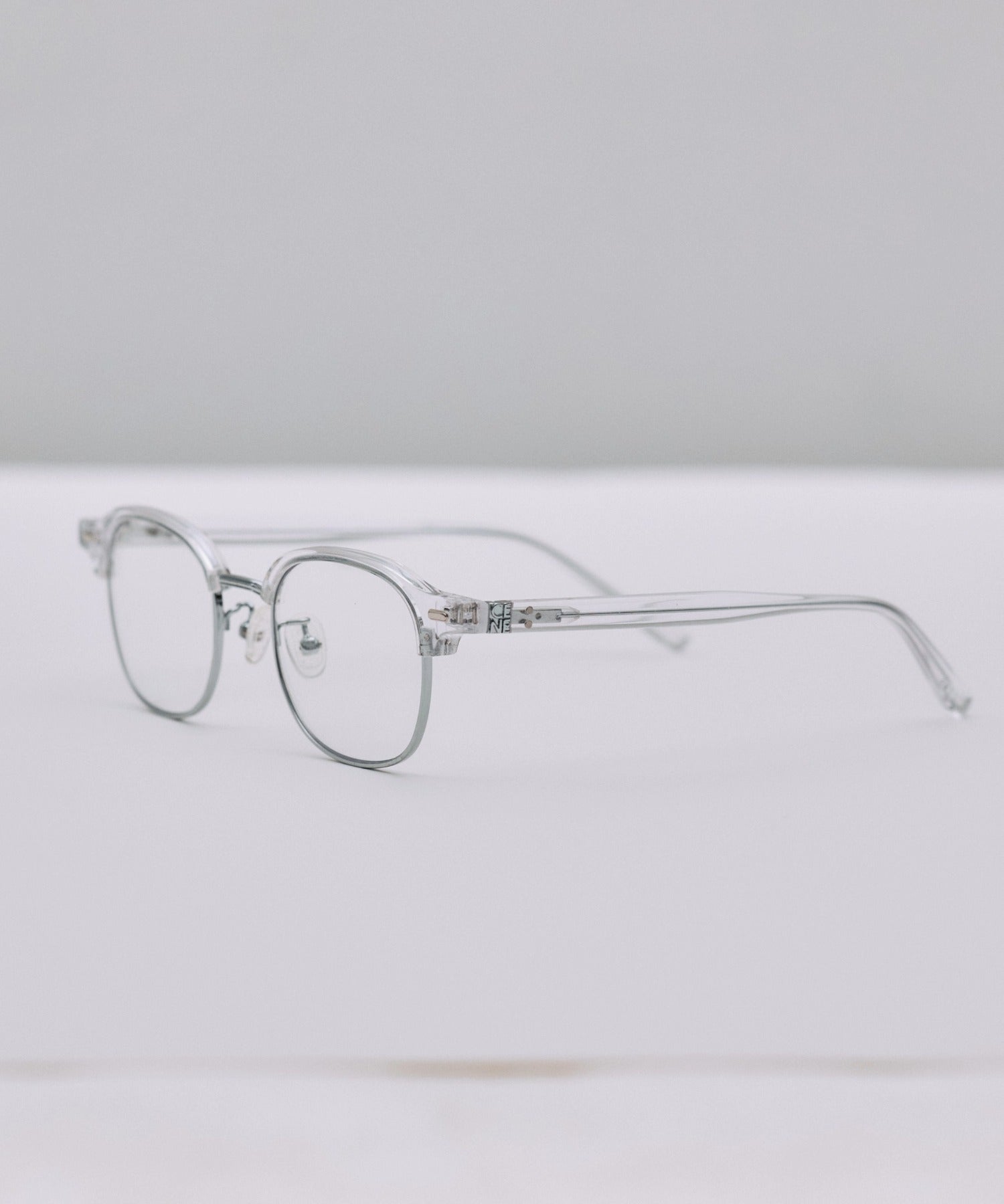 [クリア]クラシックブロウアイウェア