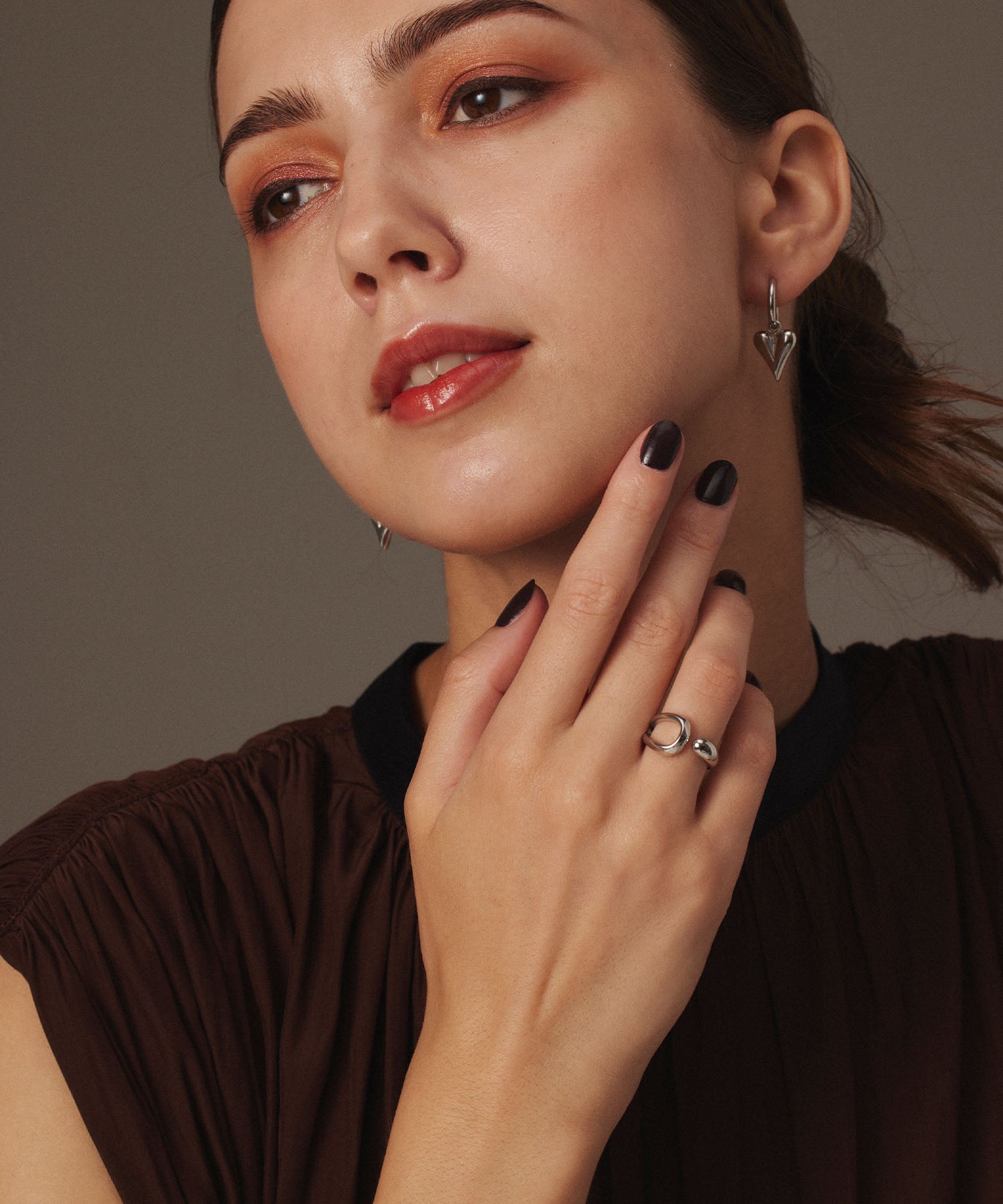 [Silver] Line Heart Hoop Earrings