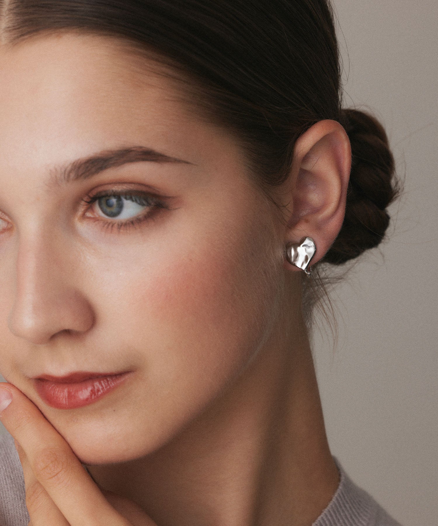 シルバー]バンピーハートイヤリング