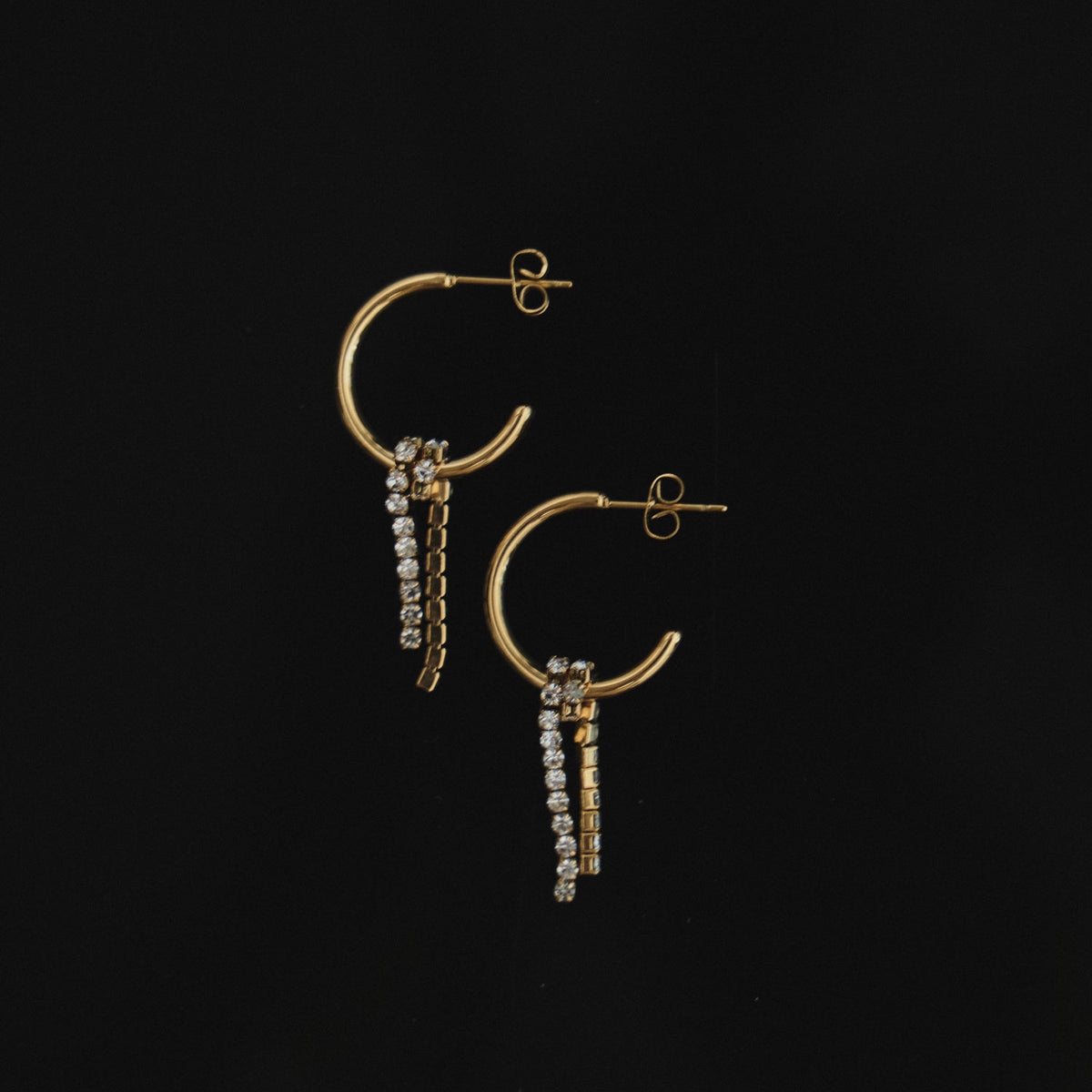 ゴールド]ノットビジューピアス