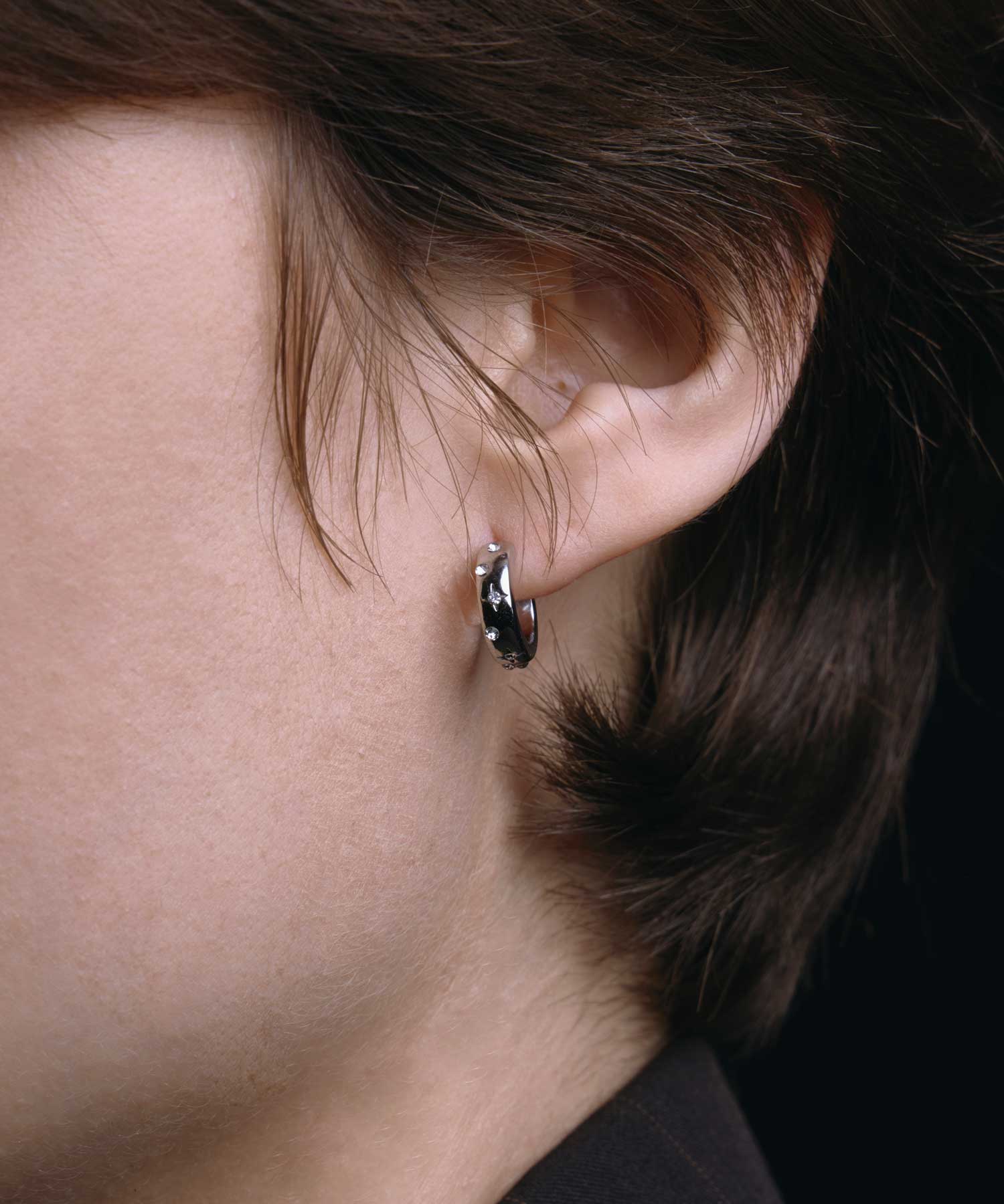 CALEE シルバーフープピアス CALEE 「LOGO ROLL PIERCE ＜LARGE＞ 」 SILVER 925製 ロールタイプピアス
