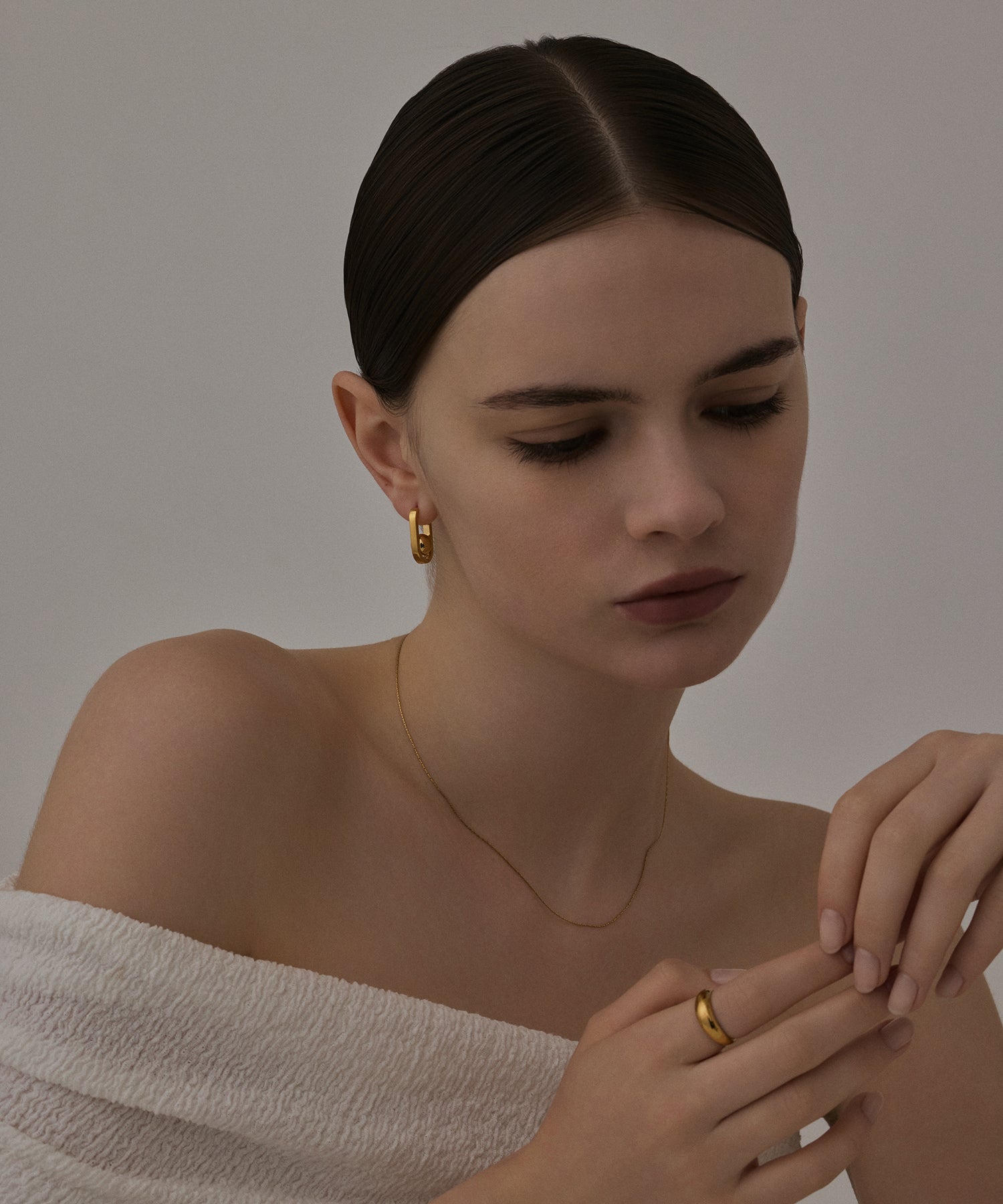 gas bijouxゴールドフレーム シェル ラウンドピアス gas bijouxゴールドフレーム シェル ラウンドピアス