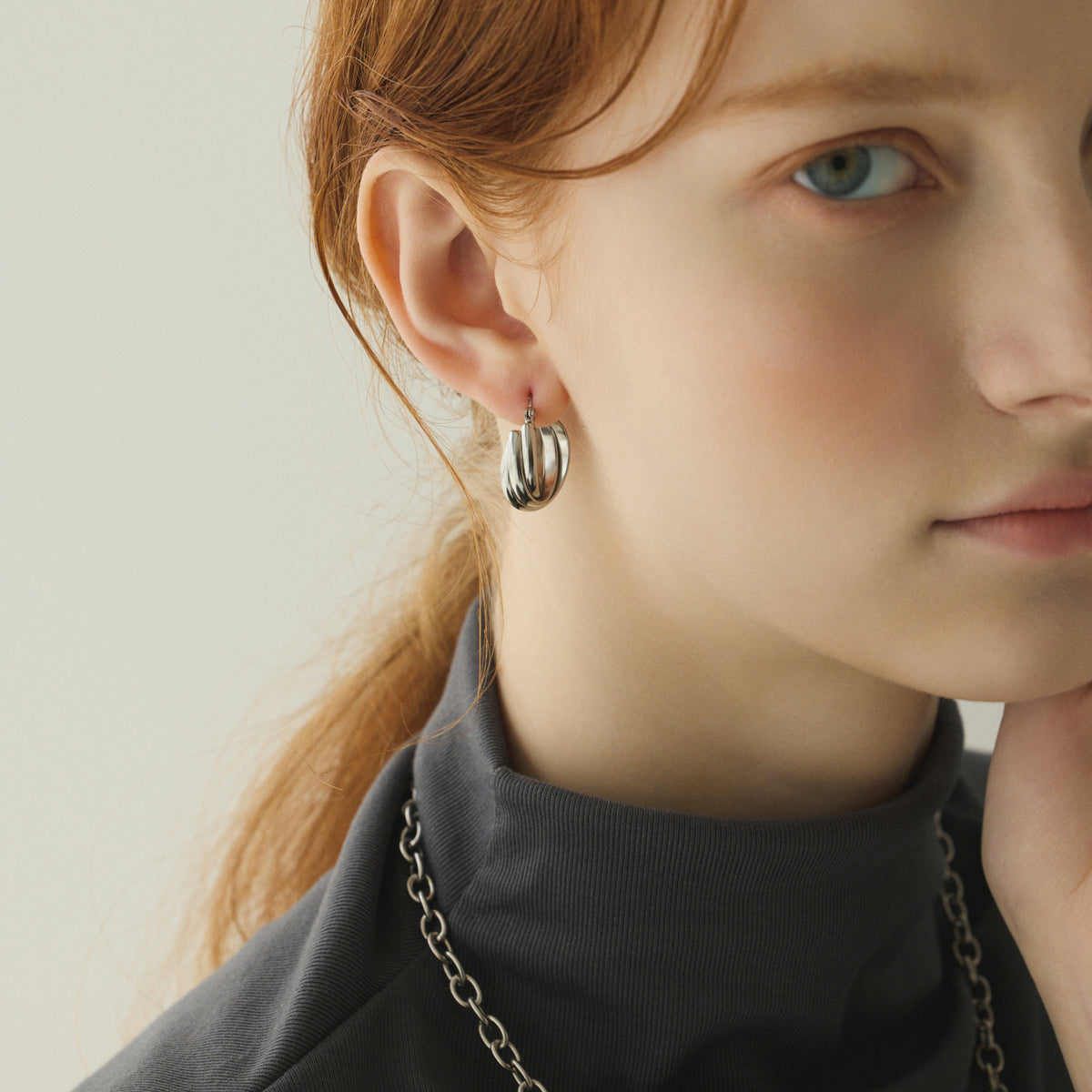 C326/GIVENCHY/1.6cmシルバー パヴェ ミニフープピアス [シルバー 