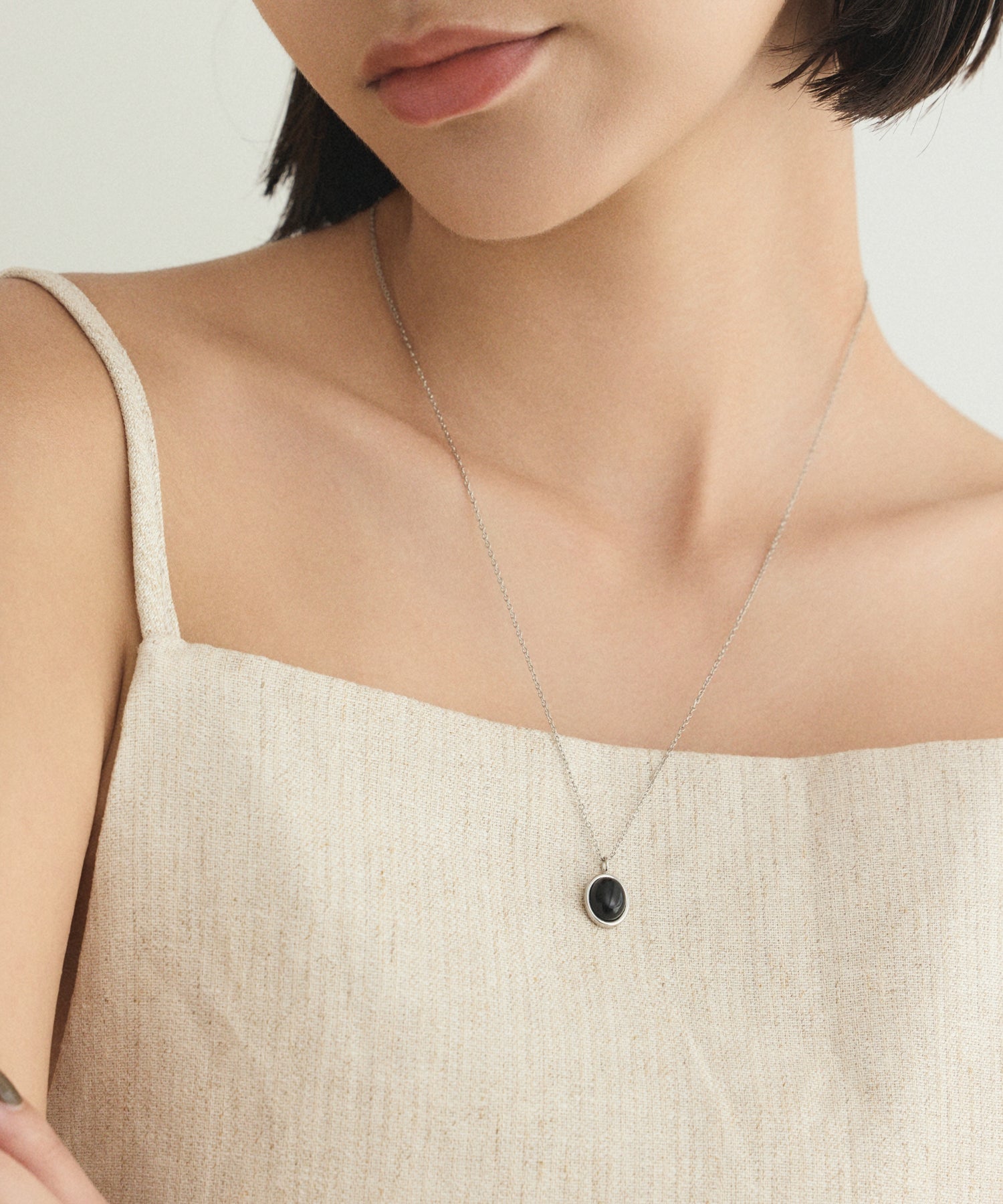 [Black] Round Stone Necklace