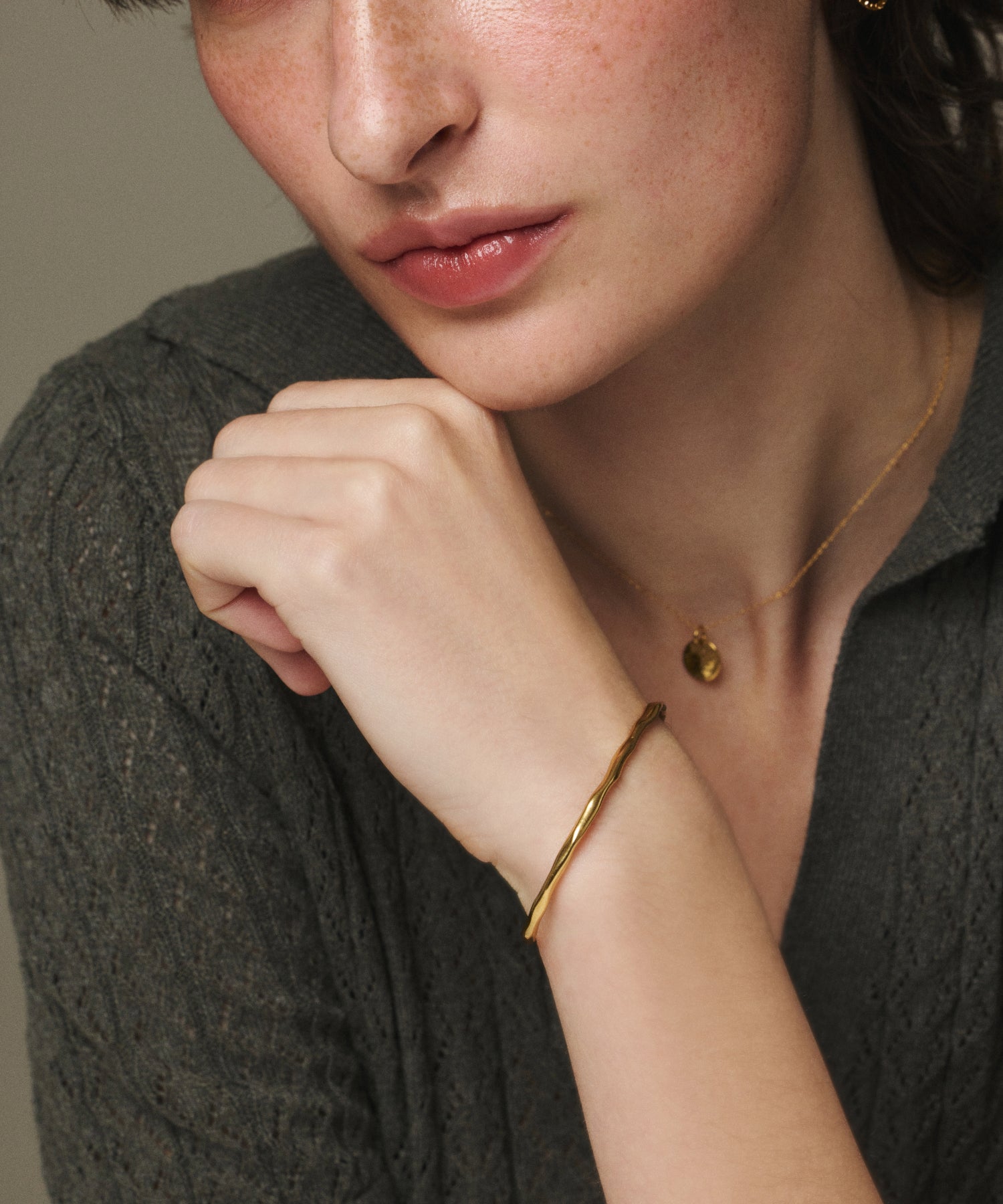 [Gold] Nuanced Narrow Bangle