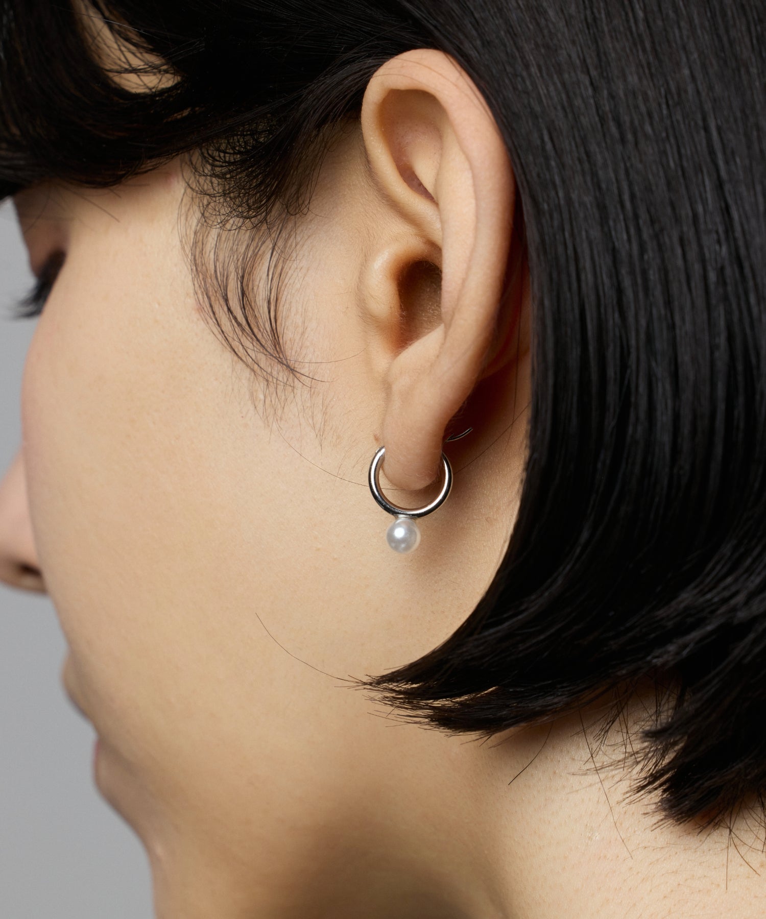 シルバー]パールループピアス – CENE