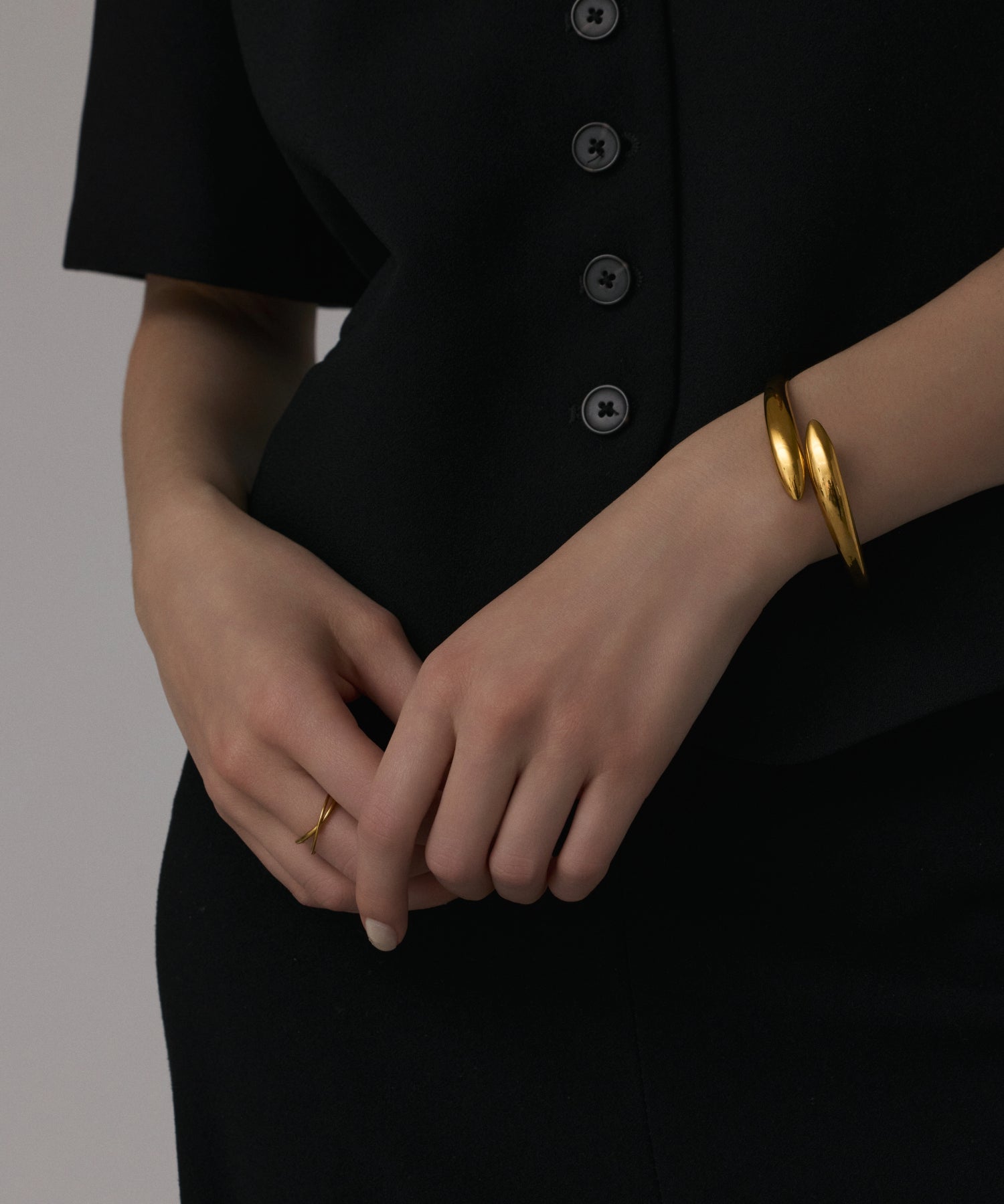 カレンソロジー　ゴールド バングル ブレスレット Curensology(カレンソロジー)/＜CSG＞ワイドバングル