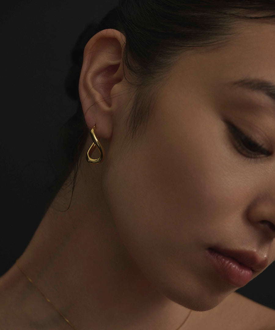 [Gold] Screw-repellent hoop earrings