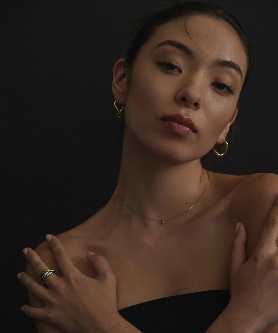 [Gold] Screw-repellent hoop earrings