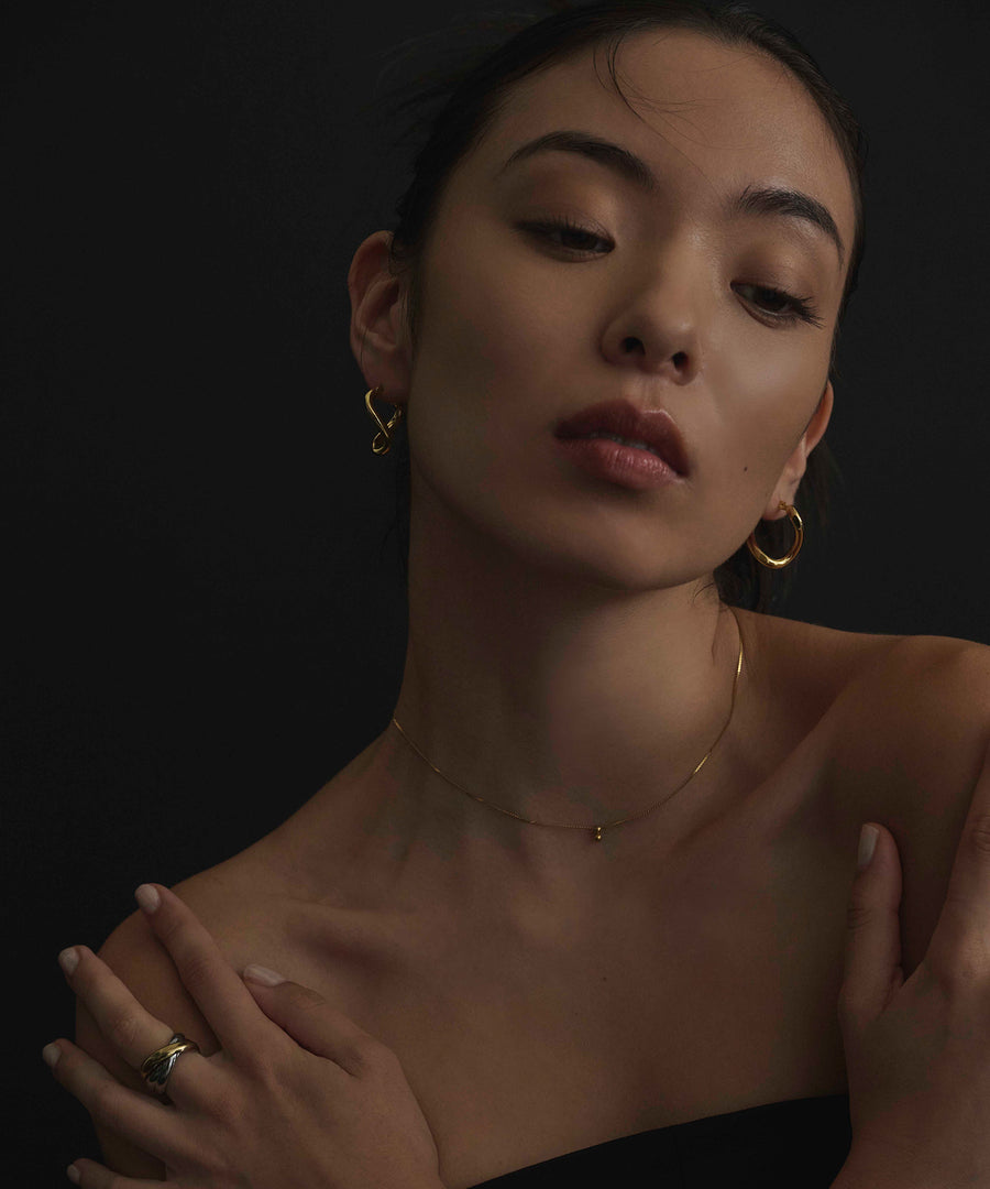 [Gold] Screw-repellent hoop earrings