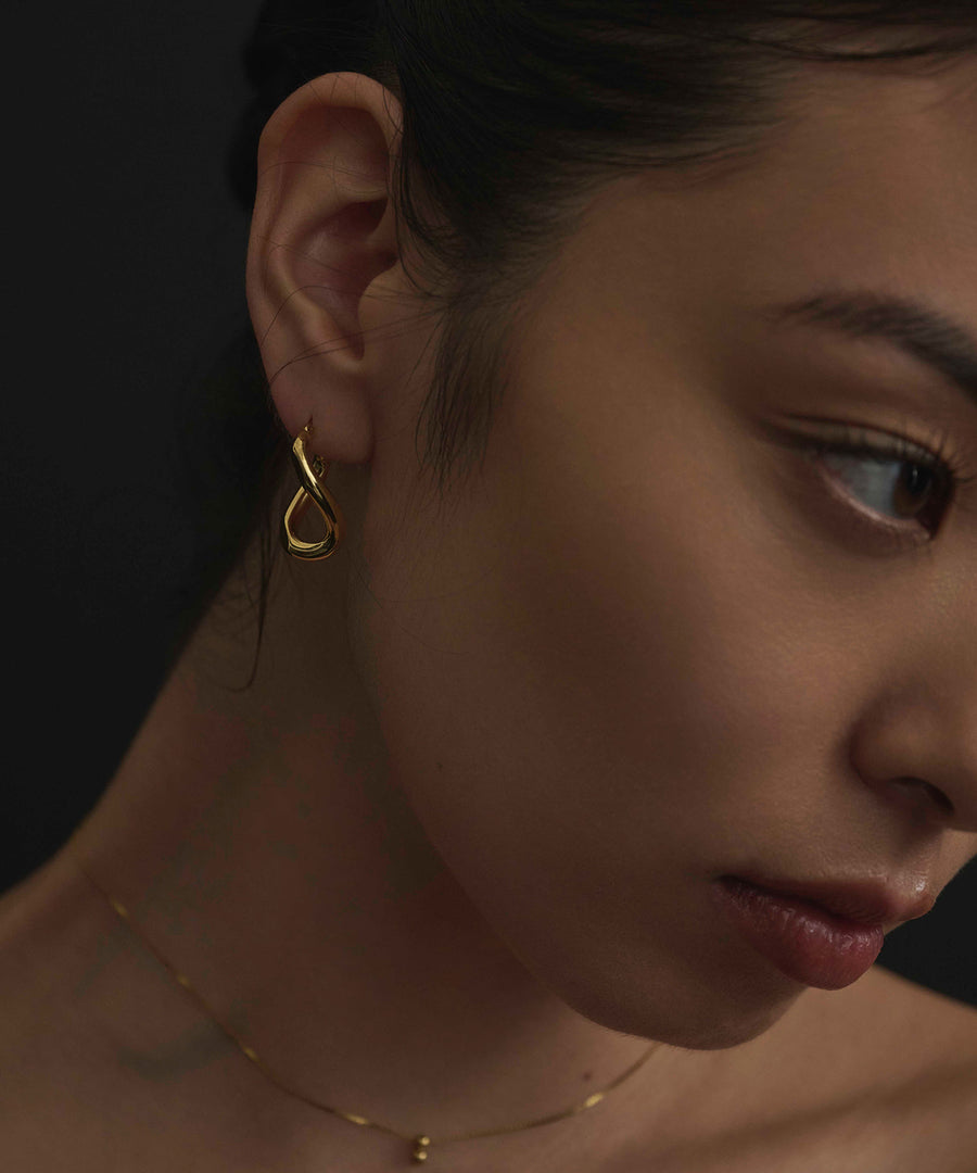 [Gold] Screw-repellent hoop earrings