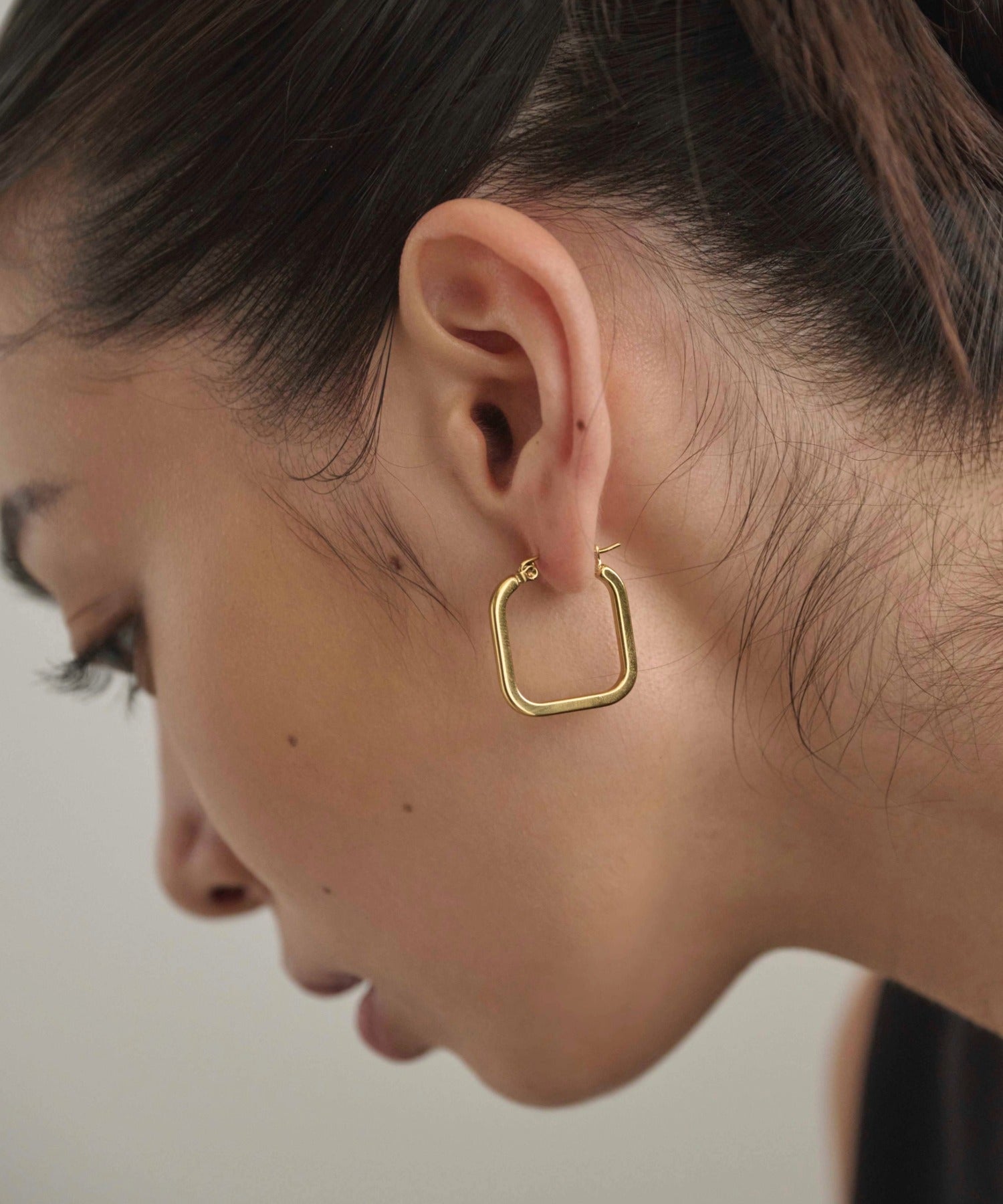 ゴールド]クオードピアス