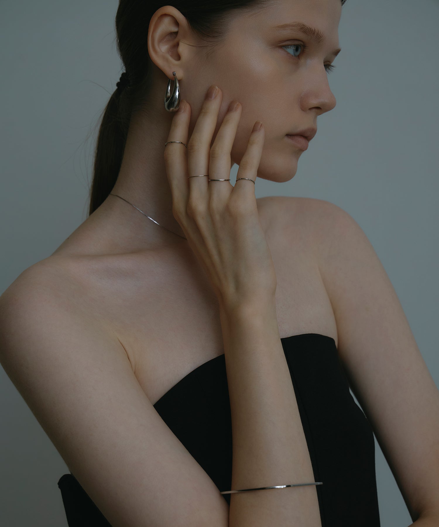 [シルバー]オーバルブルームピアス