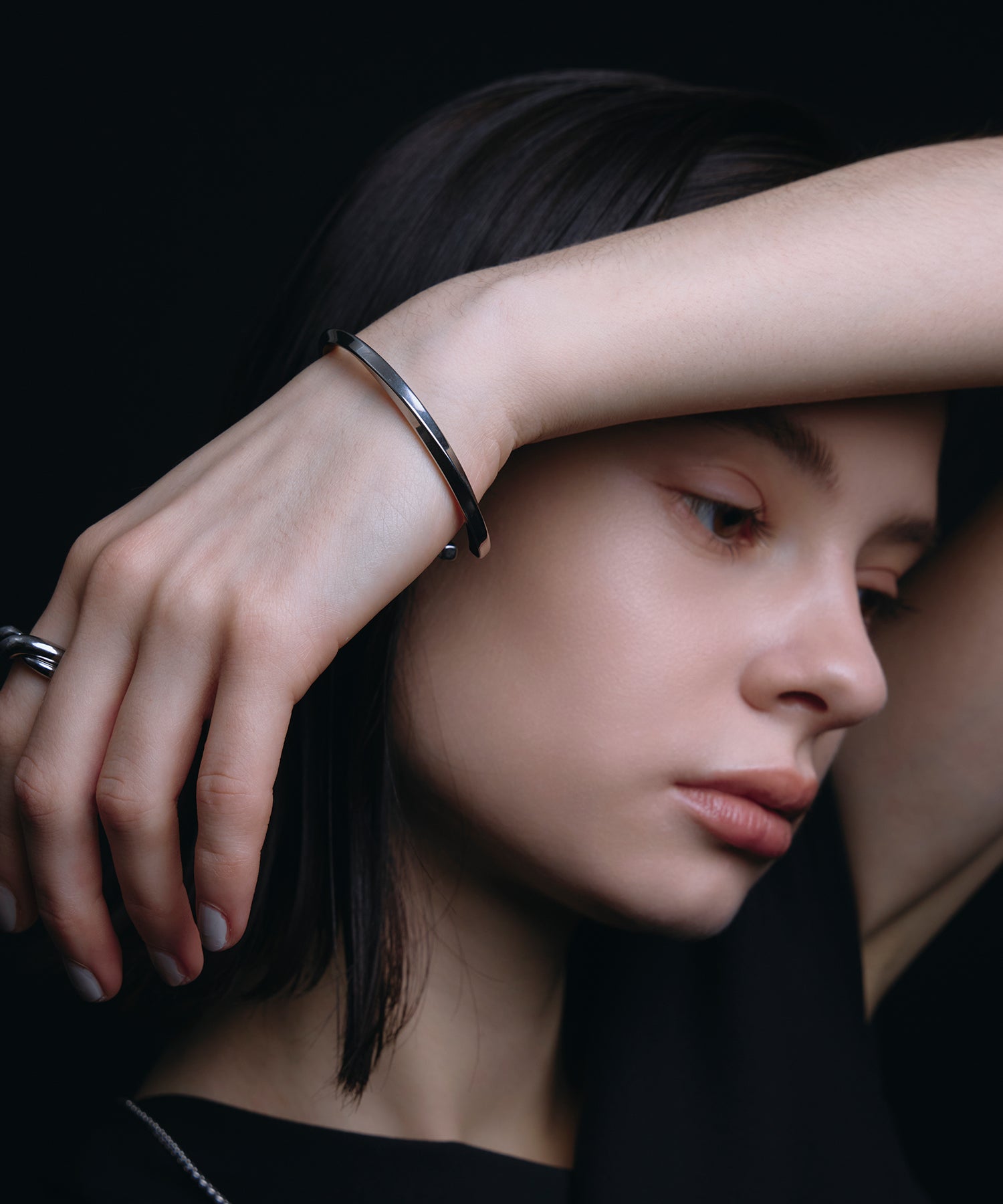 [展覽產品（預定四月底出貨）][銀色雕塑扭繞手鐲