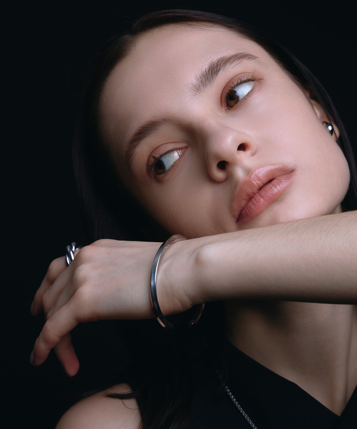 [展覽產品（預定四月底出貨）][銀色雕塑扭繞手鐲